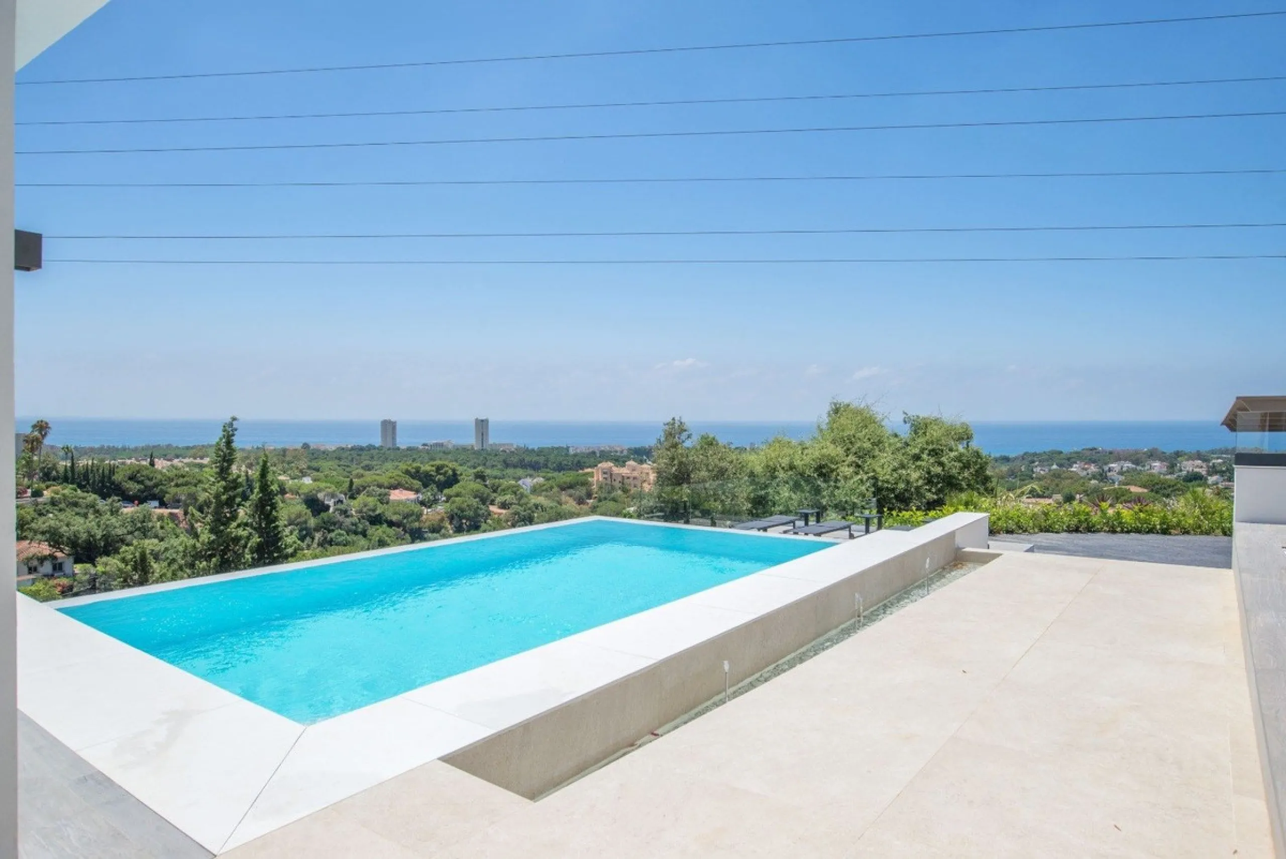 We are proud to present to the market this luxurious villa in the popular Elviria area, just to the east of Marbella.