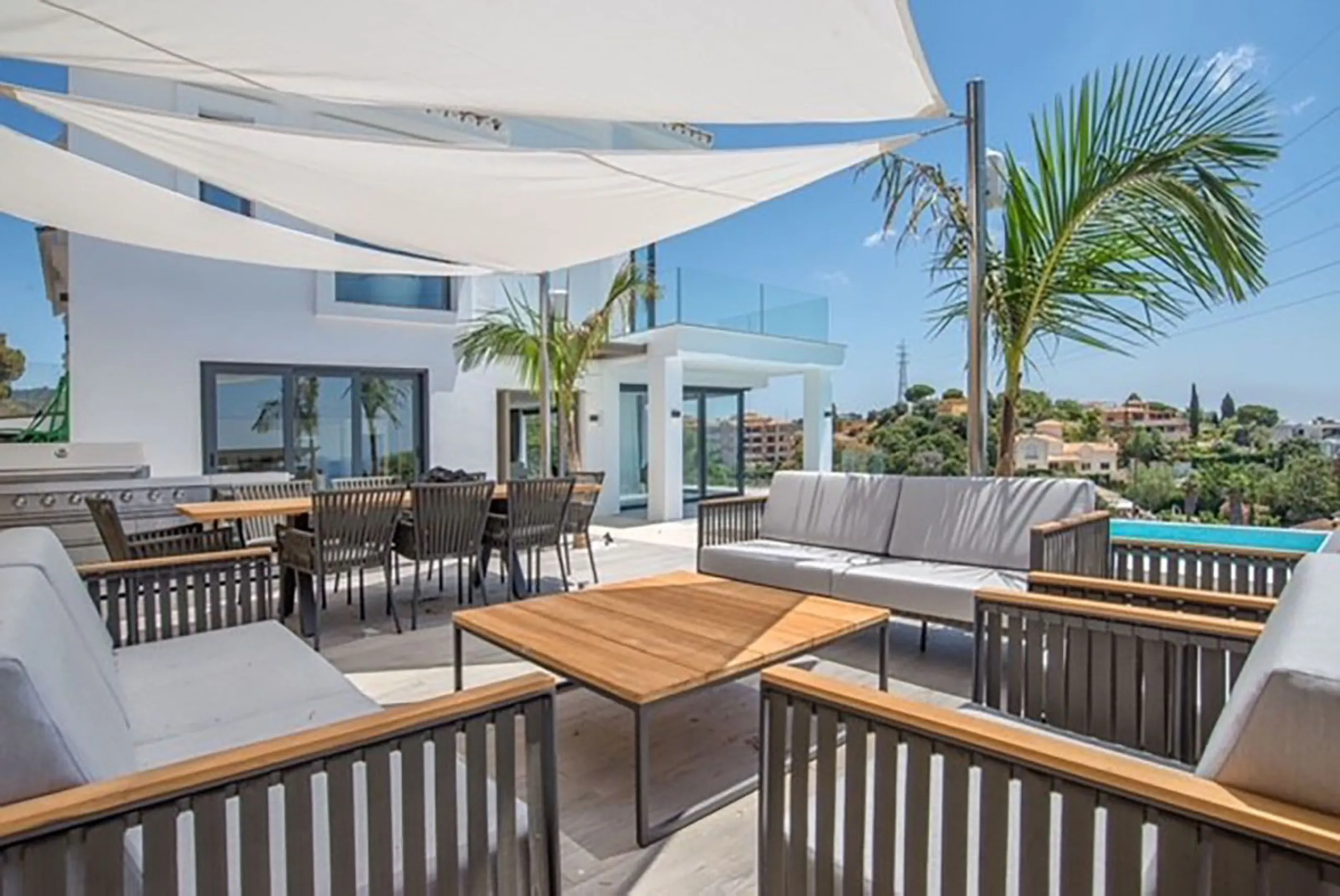 We are proud to present to the market this luxurious villa in the popular Elviria area, just to the east of Marbella.
