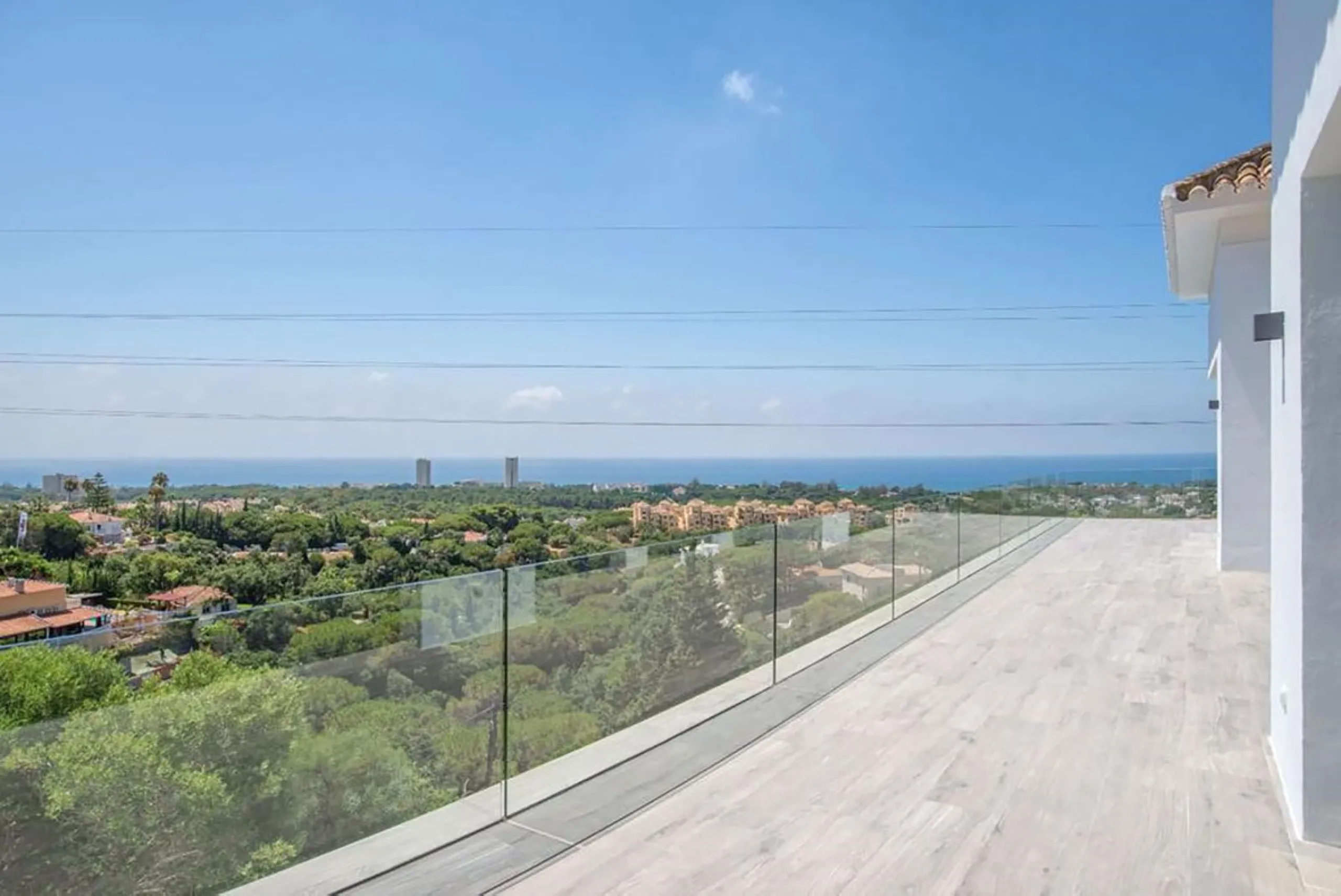We are proud to present to the market this luxurious villa in the popular Elviria area, just to the east of Marbella.