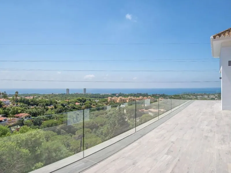 We are proud to present to the market this luxurious villa in the popular Elviria area, just to the east of Marbella.