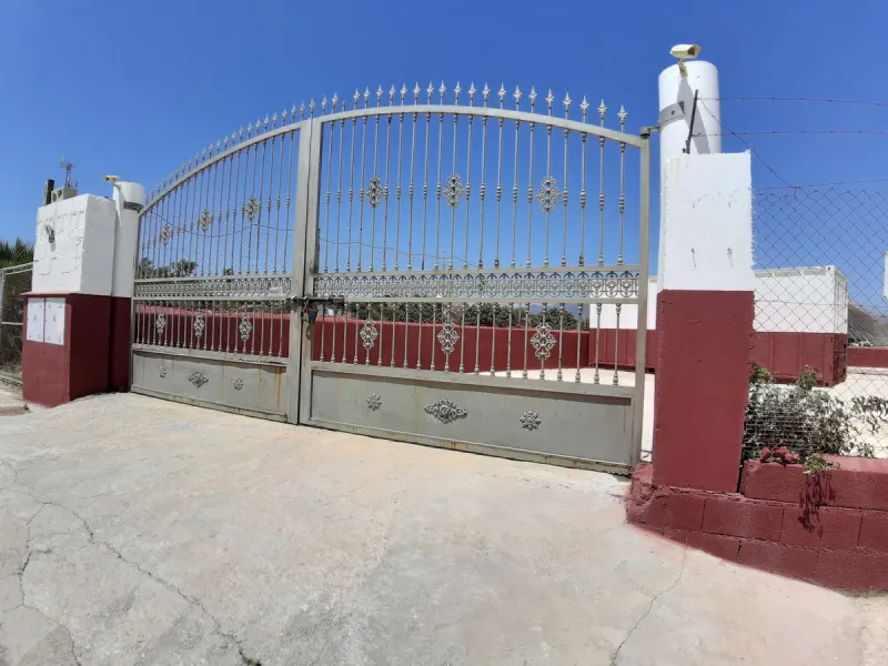 Fabulous rustic farm of 28,131 m2 for sale, about 5 minutes by car from the service area and restaurants.