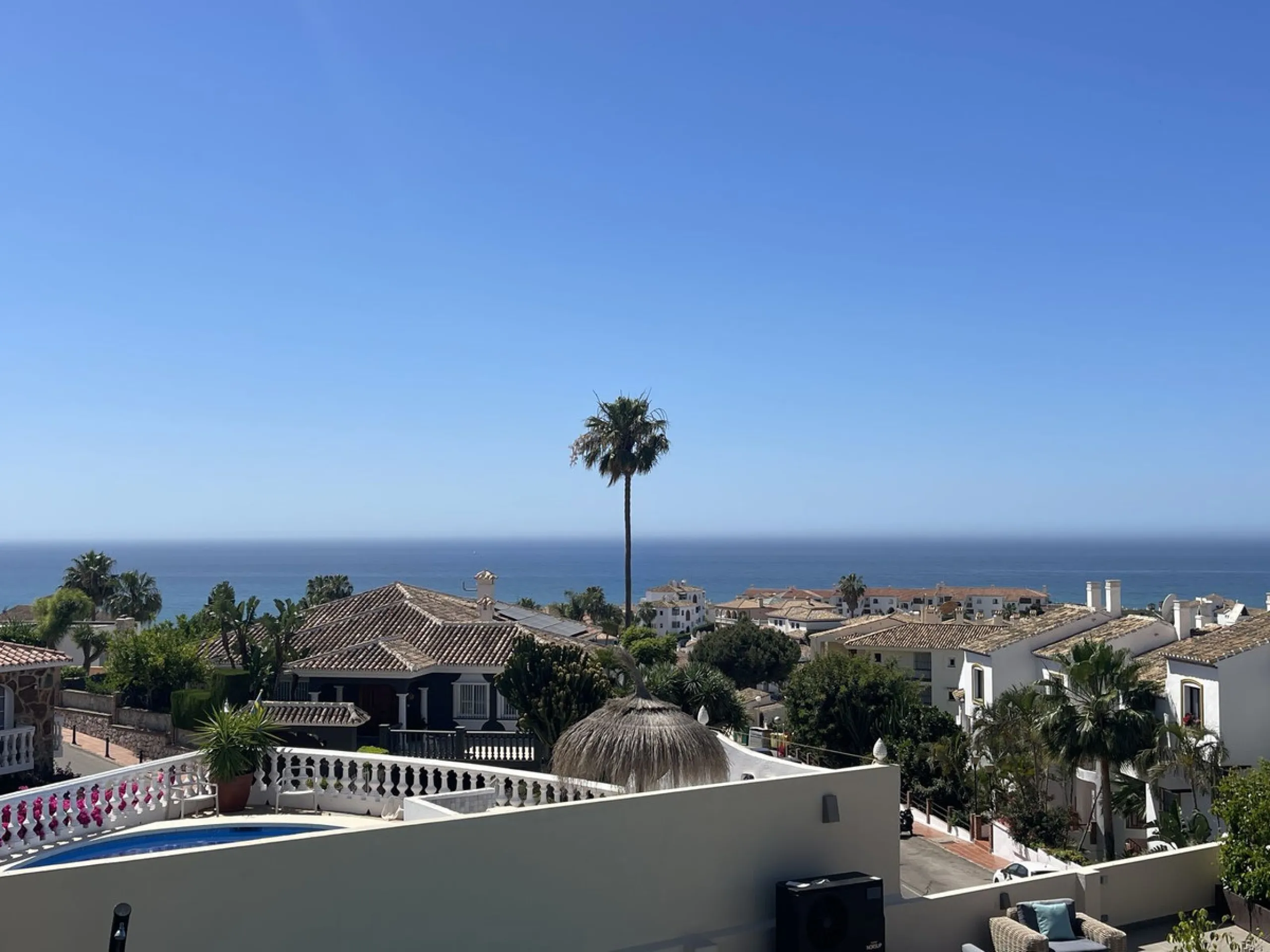 House - Detached Villa в продаже в Mijas, Málaga. В доме 5 спален и 5 ванных комнат. Площадь дома 299 м². Площадь участка 530 м²