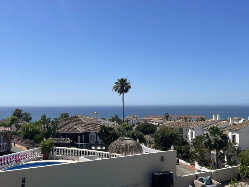 House - Detached Villa в продаже в Mijas, Málaga. В доме 5 спален и 5 ванных комнат. Площадь дома 299 м². Площадь участка 530 м²