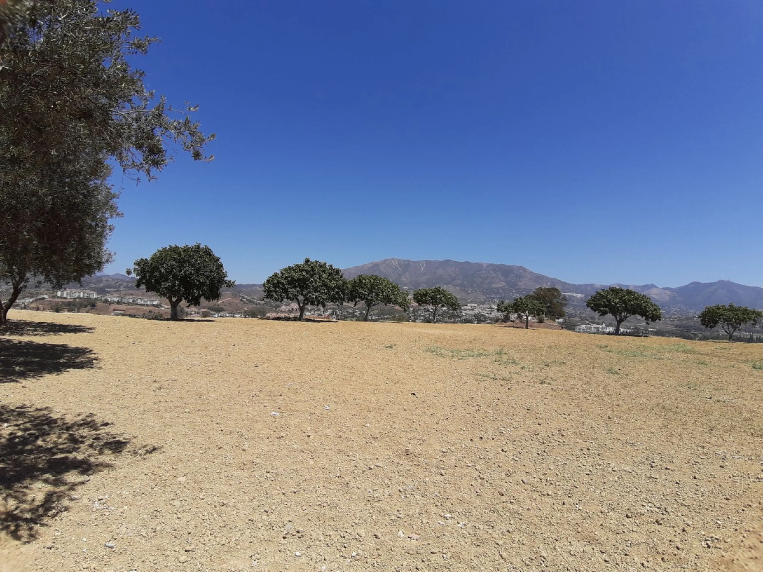 Fabulous rustic farm of 28,131 m2 for sale, about 5 minutes by car from the service area and restaurants.
