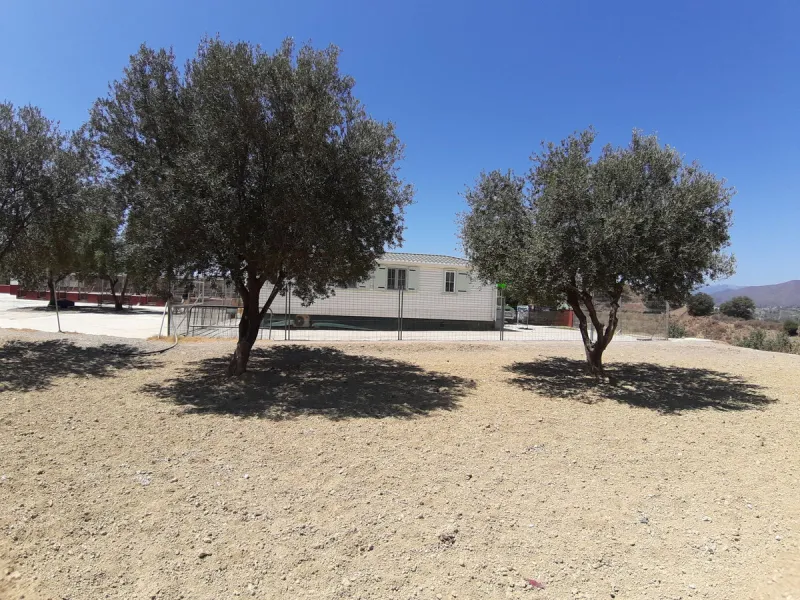 Fabulous rustic farm of 28,131 m2 for sale, about 5 minutes by car from the service area and restaurants.