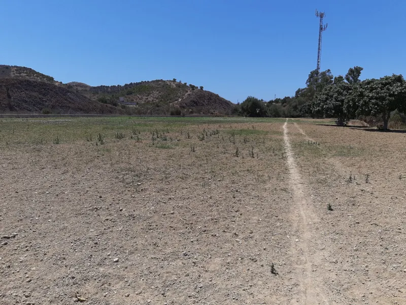 Fabulous rustic farm of 28,131 m2 for sale, about 5 minutes by car from the service area and restaurants.