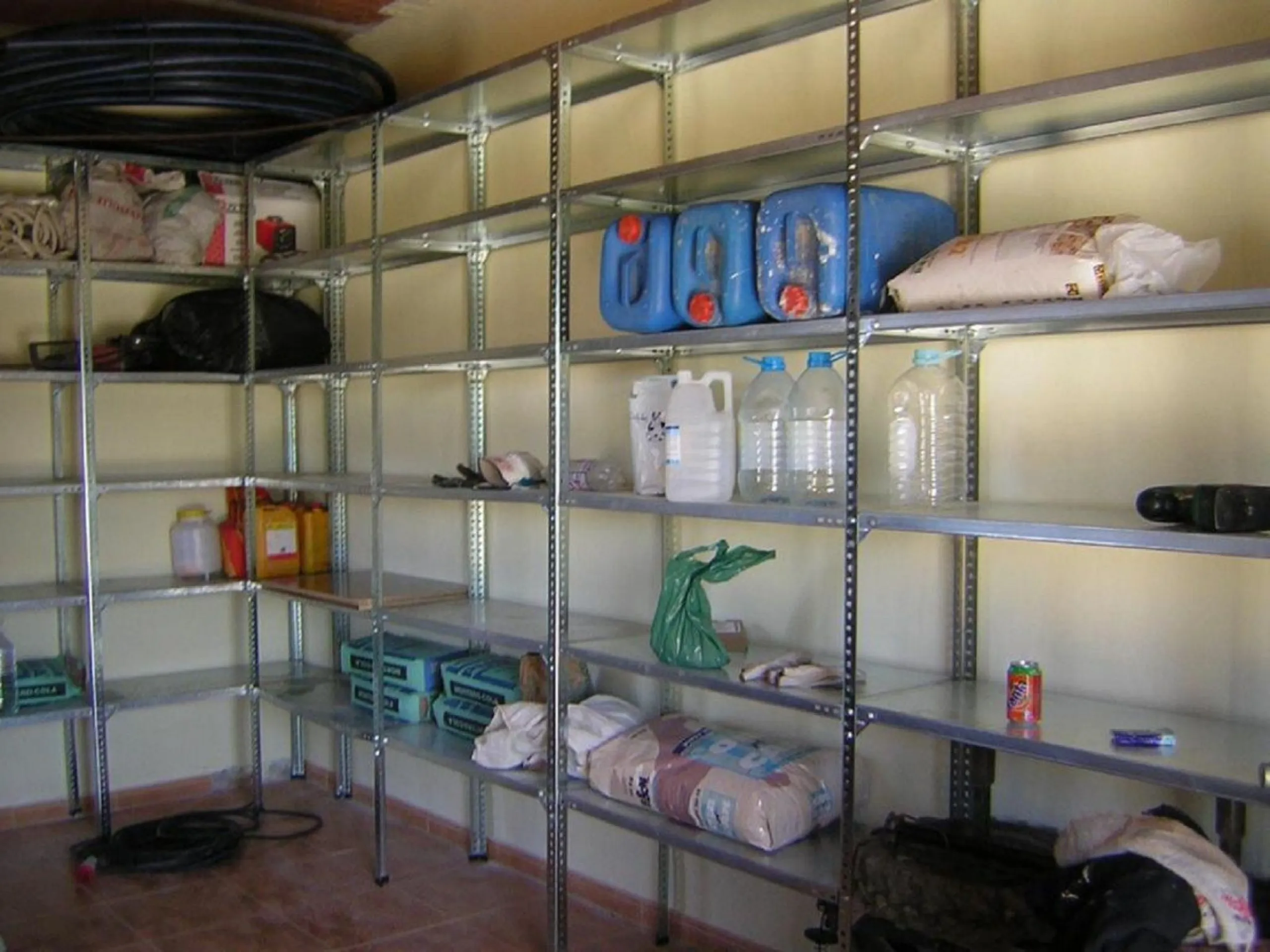 Fabulous rustic farm of 28,131 m2 for sale, about 5 minutes by car from the service area and restaurants.