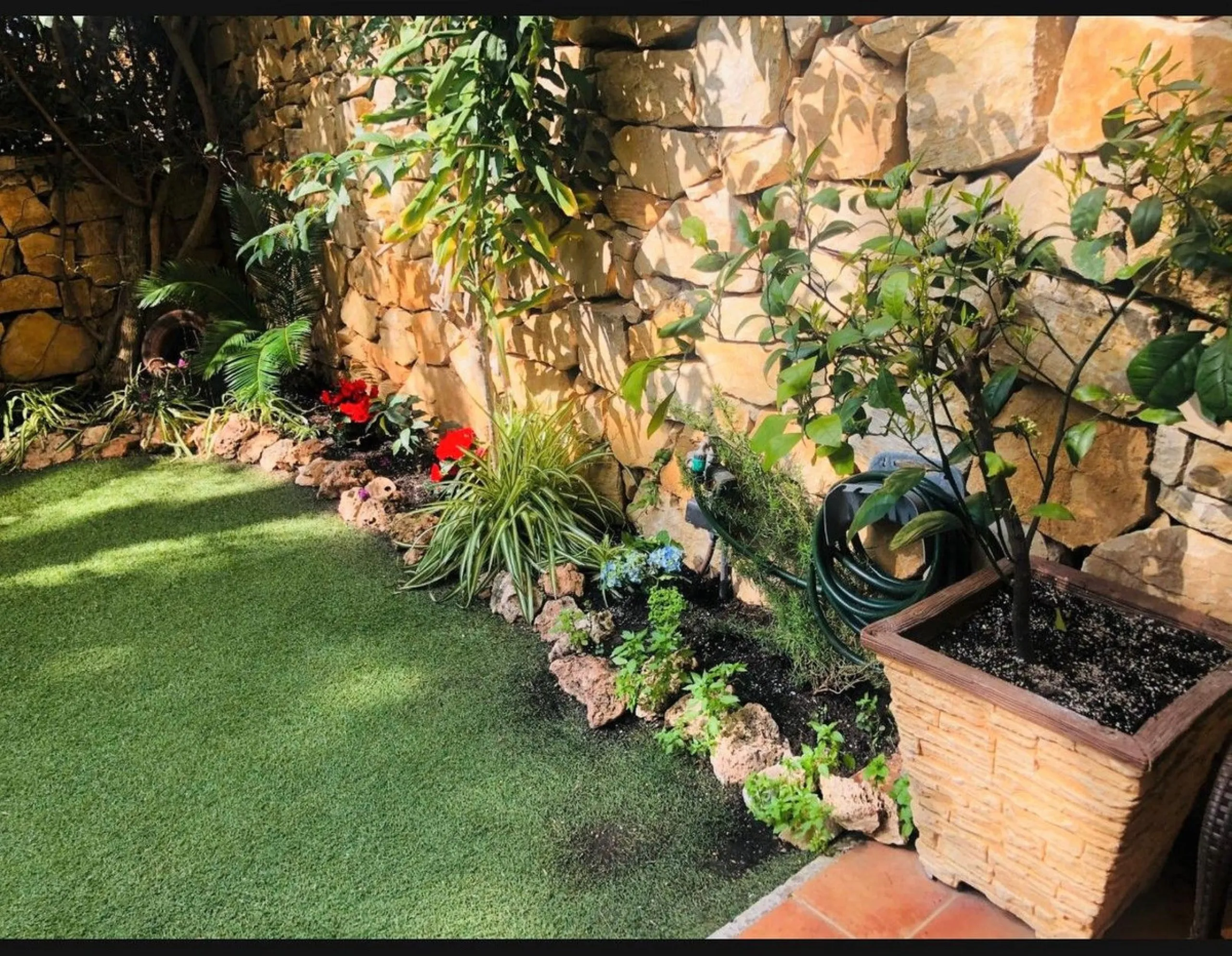 BEAUTIFUL GROUND FLOOR APARTMENT IN NICE URBANIZATION IN CALAHONDA