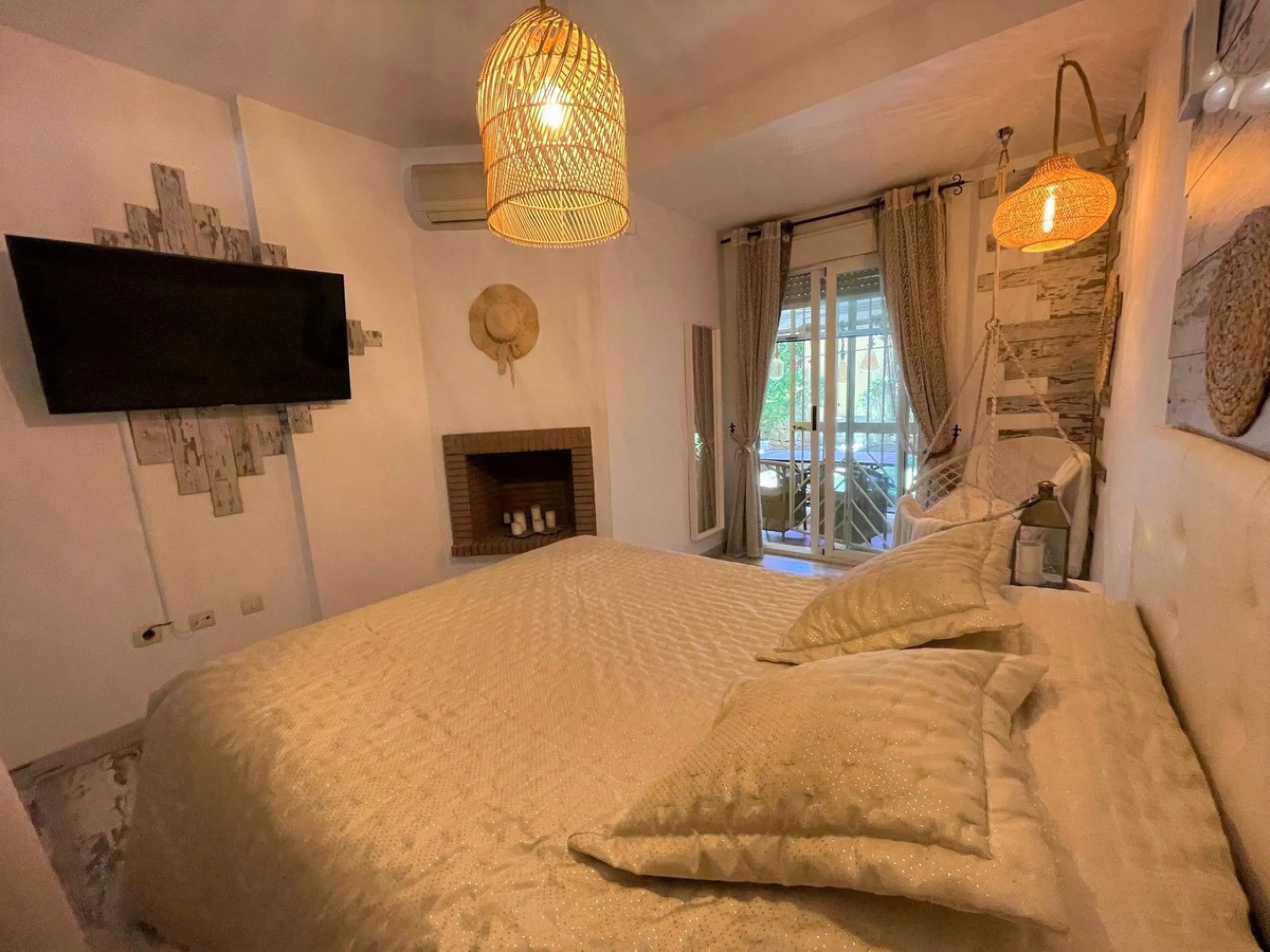 BEAUTIFUL GROUND FLOOR APARTMENT IN NICE URBANIZATION IN CALAHONDA
