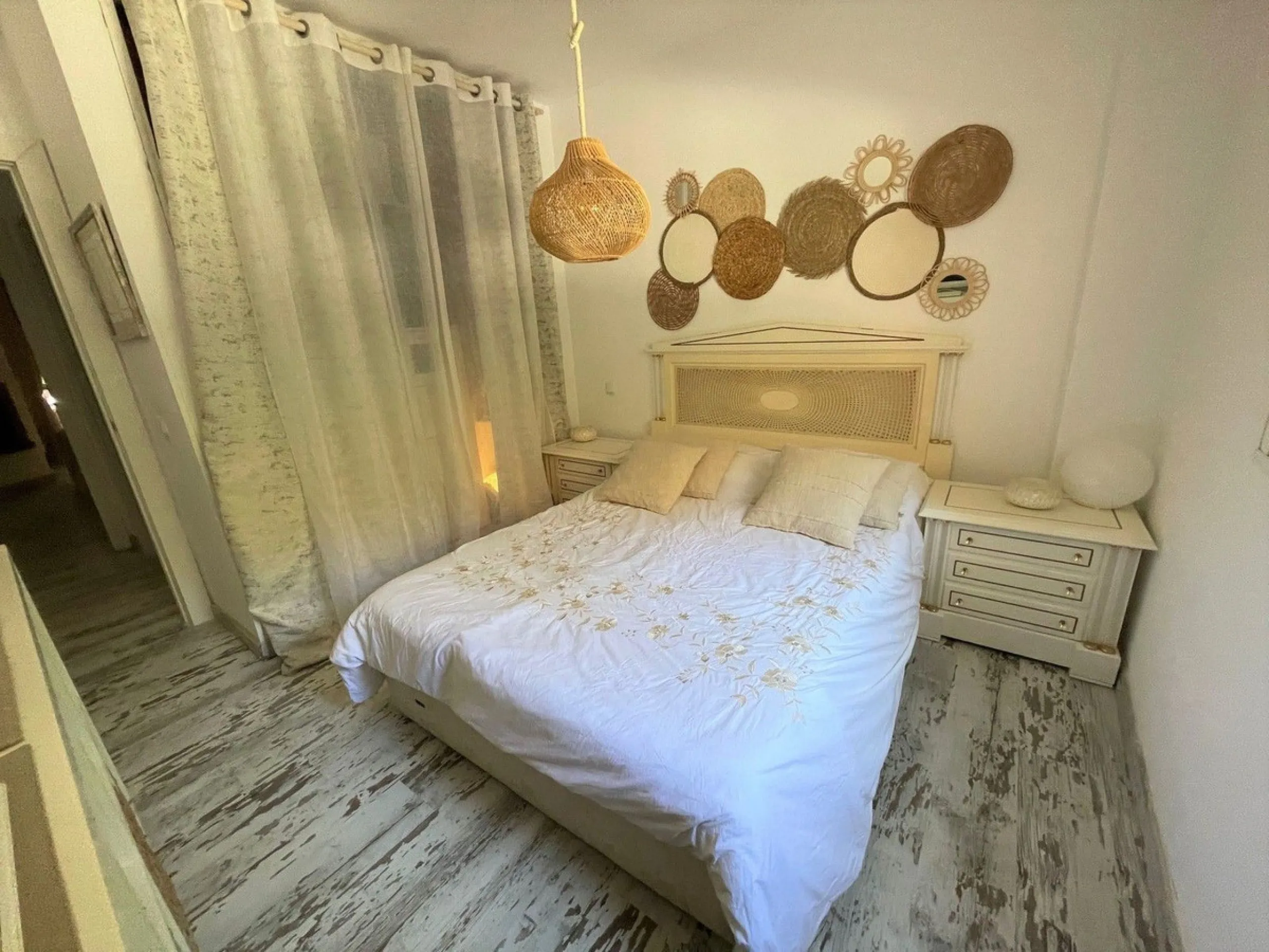 BEAUTIFUL GROUND FLOOR APARTMENT IN NICE URBANIZATION IN CALAHONDA