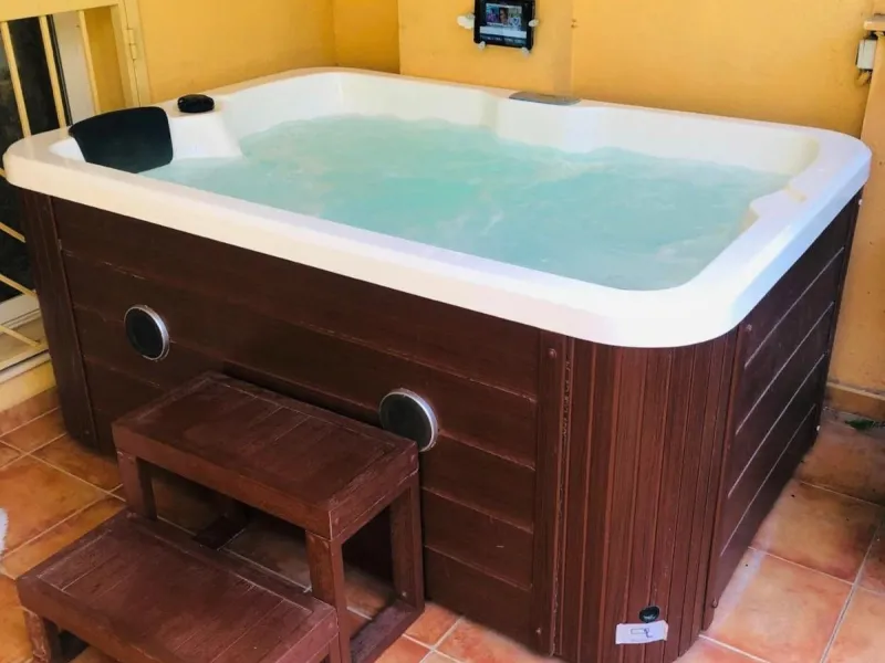 BEAUTIFUL GROUND FLOOR APARTMENT IN NICE URBANIZATION IN CALAHONDA