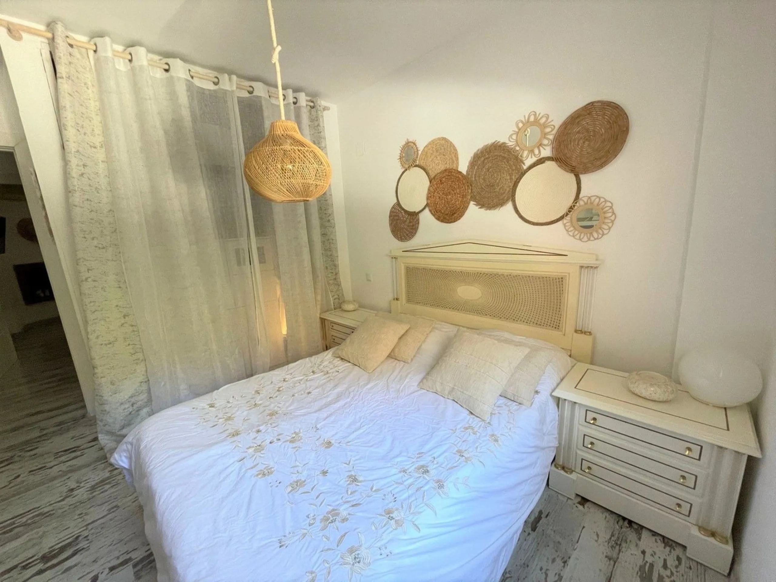 BEAUTIFUL GROUND FLOOR APARTMENT IN NICE URBANIZATION IN CALAHONDA