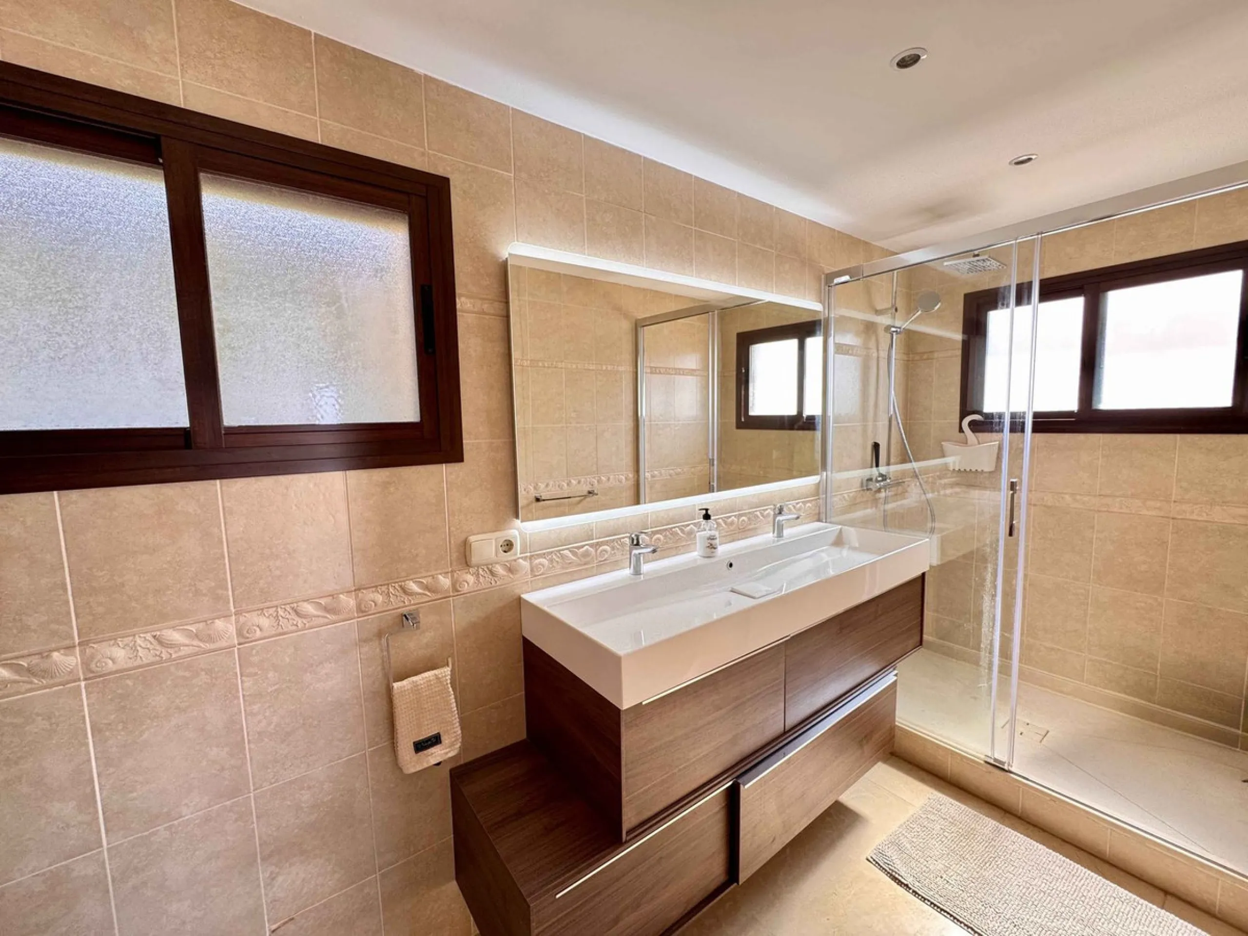 House - Detached Villa в продаже в Mijas, Málaga. В доме 5 спален и 5 ванных комнат. Площадь дома 299 м². Площадь участка 530 м²