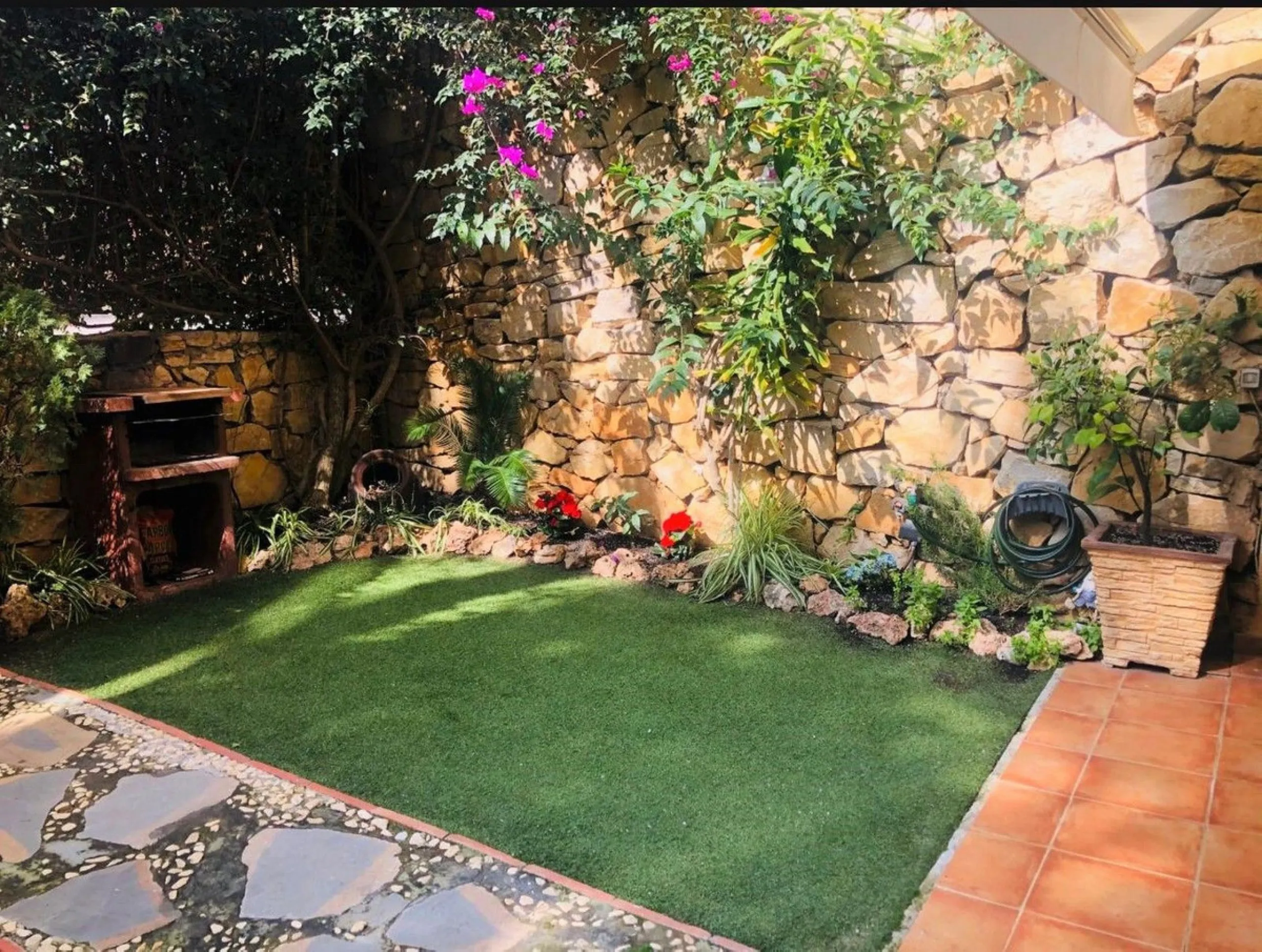 BEAUTIFUL GROUND FLOOR APARTMENT IN NICE URBANIZATION IN CALAHONDA