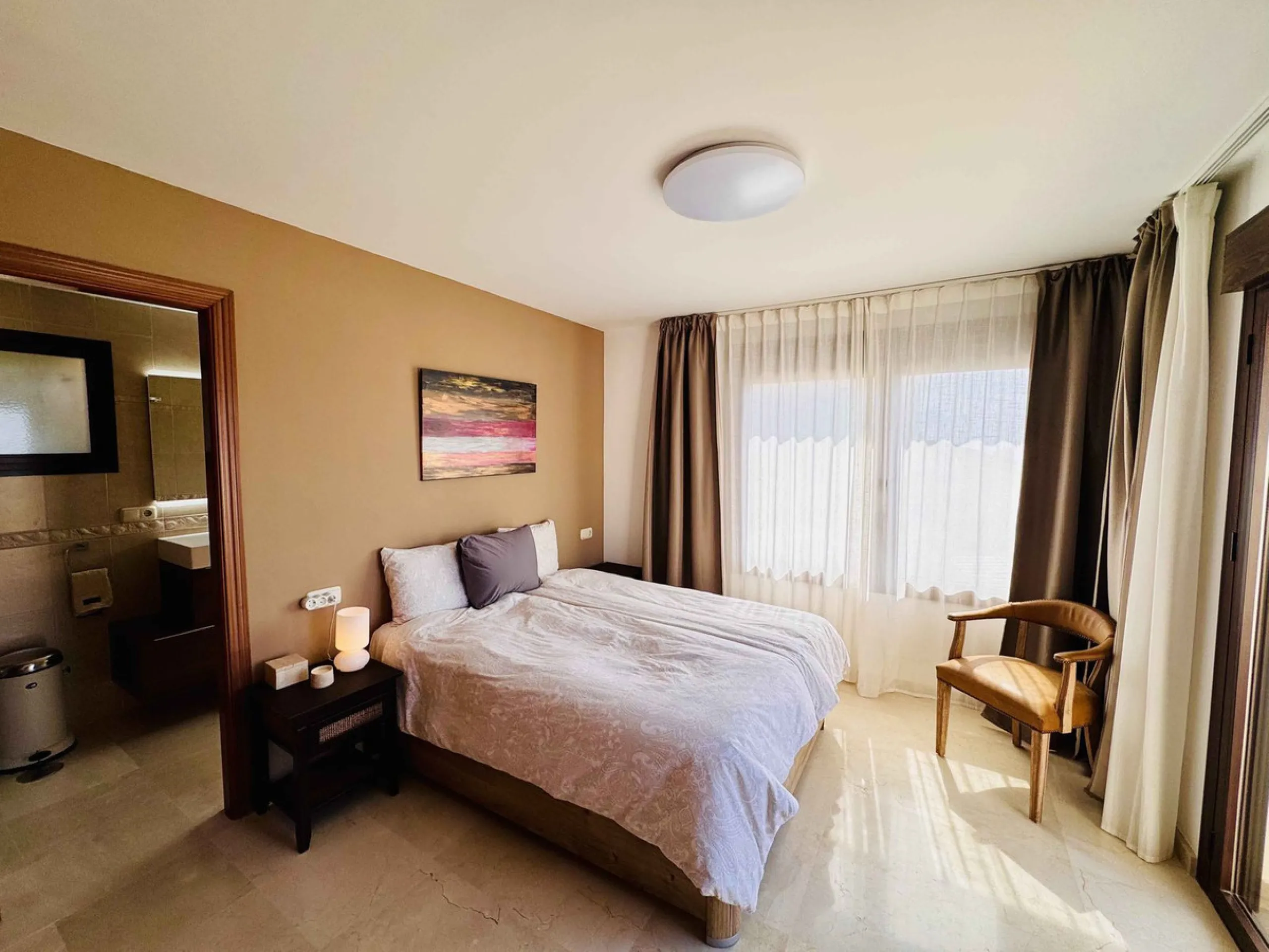 House - Detached Villa в продаже в Mijas, Málaga. В доме 5 спален и 5 ванных комнат. Площадь дома 299 м². Площадь участка 530 м²