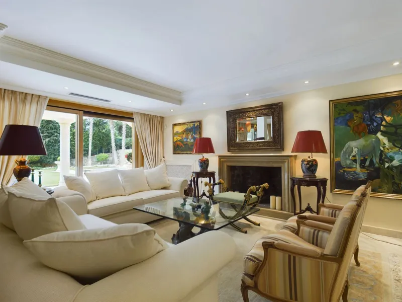 THIS STUNNING PROPERTY IS LOCATED IN THE HIGHLY SOUGHT AFTER ARE OF NUEVA ANDALUCIA.