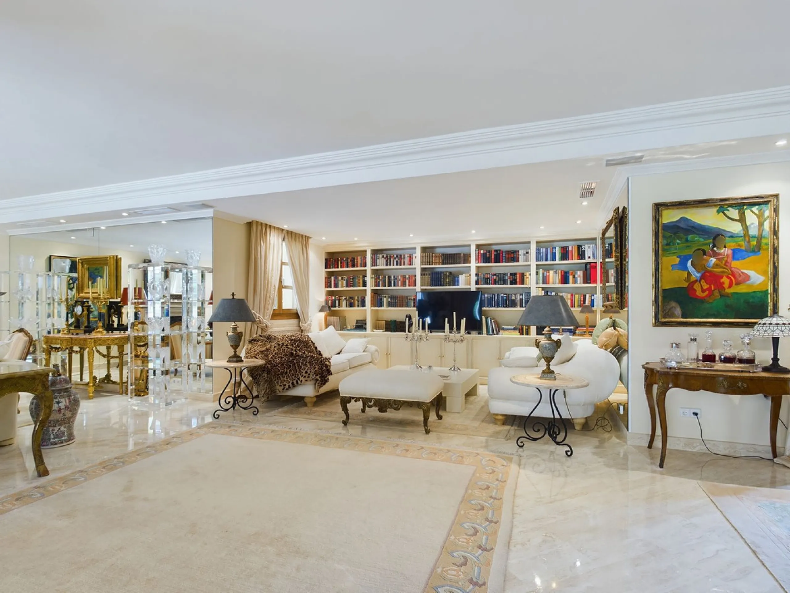 THIS STUNNING PROPERTY IS LOCATED IN THE HIGHLY SOUGHT AFTER ARE OF NUEVA ANDALUCIA.