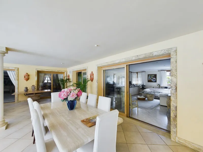 THIS STUNNING PROPERTY IS LOCATED IN THE HIGHLY SOUGHT AFTER ARE OF NUEVA ANDALUCIA.