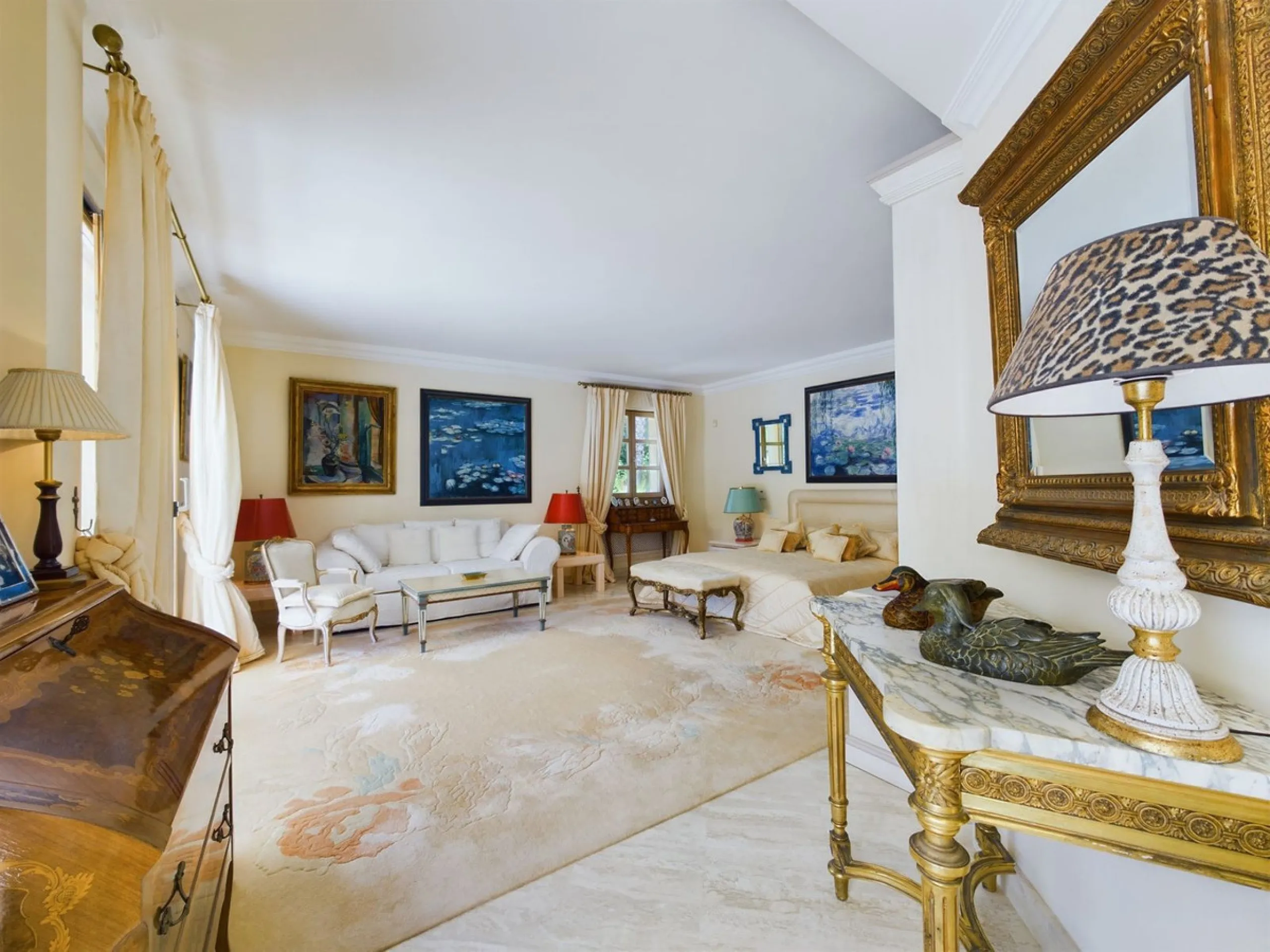 THIS STUNNING PROPERTY IS LOCATED IN THE HIGHLY SOUGHT AFTER ARE OF NUEVA ANDALUCIA.