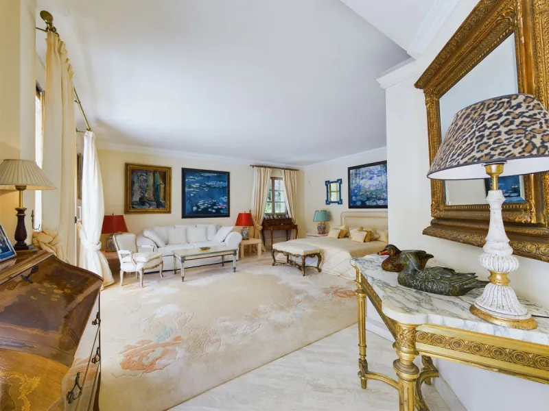 THIS STUNNING PROPERTY IS LOCATED IN THE HIGHLY SOUGHT AFTER ARE OF NUEVA ANDALUCIA.