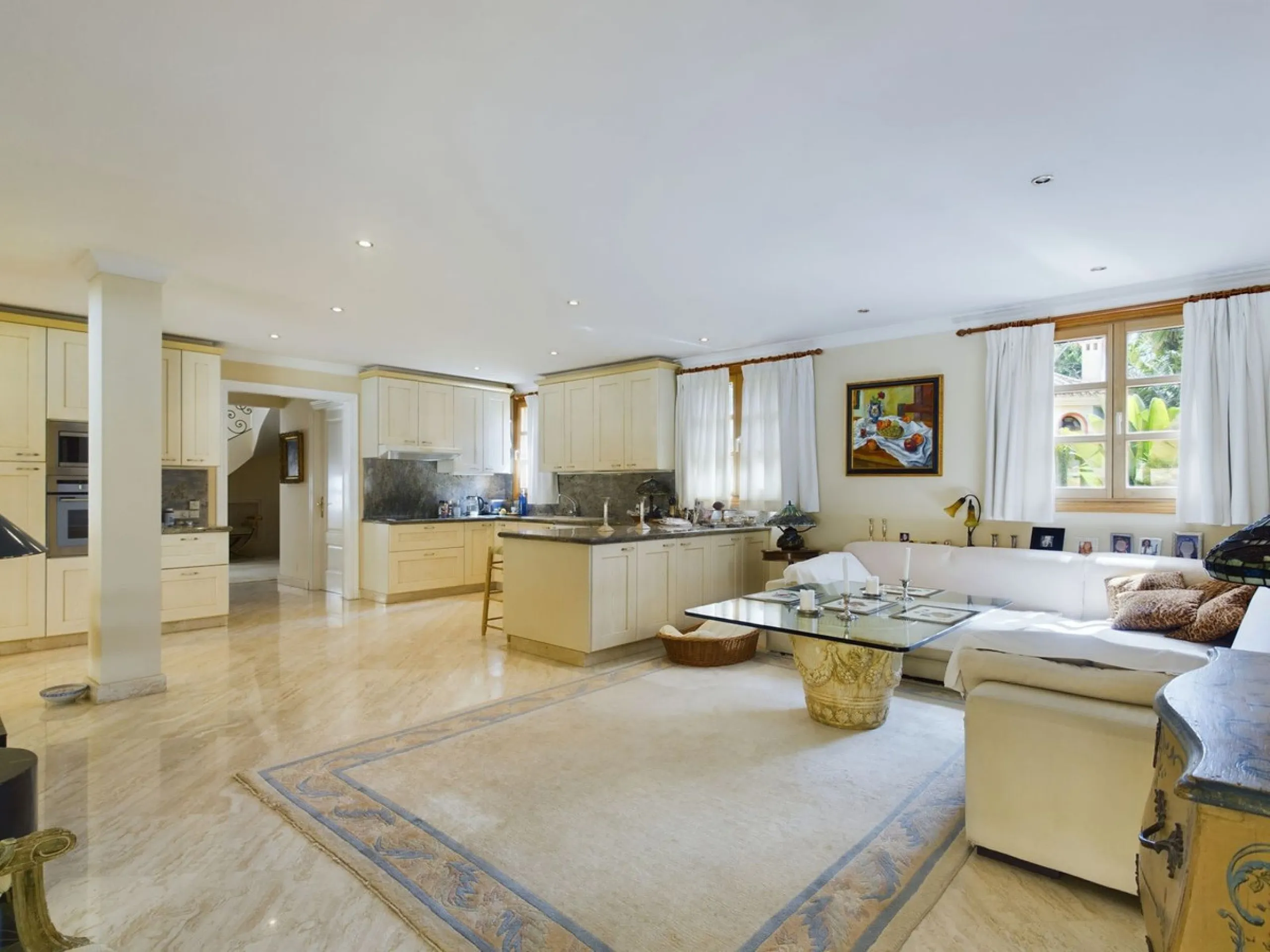THIS STUNNING PROPERTY IS LOCATED IN THE HIGHLY SOUGHT AFTER ARE OF NUEVA ANDALUCIA.