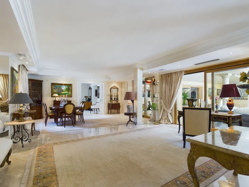 THIS STUNNING PROPERTY IS LOCATED IN THE HIGHLY SOUGHT AFTER ARE OF NUEVA ANDALUCIA.