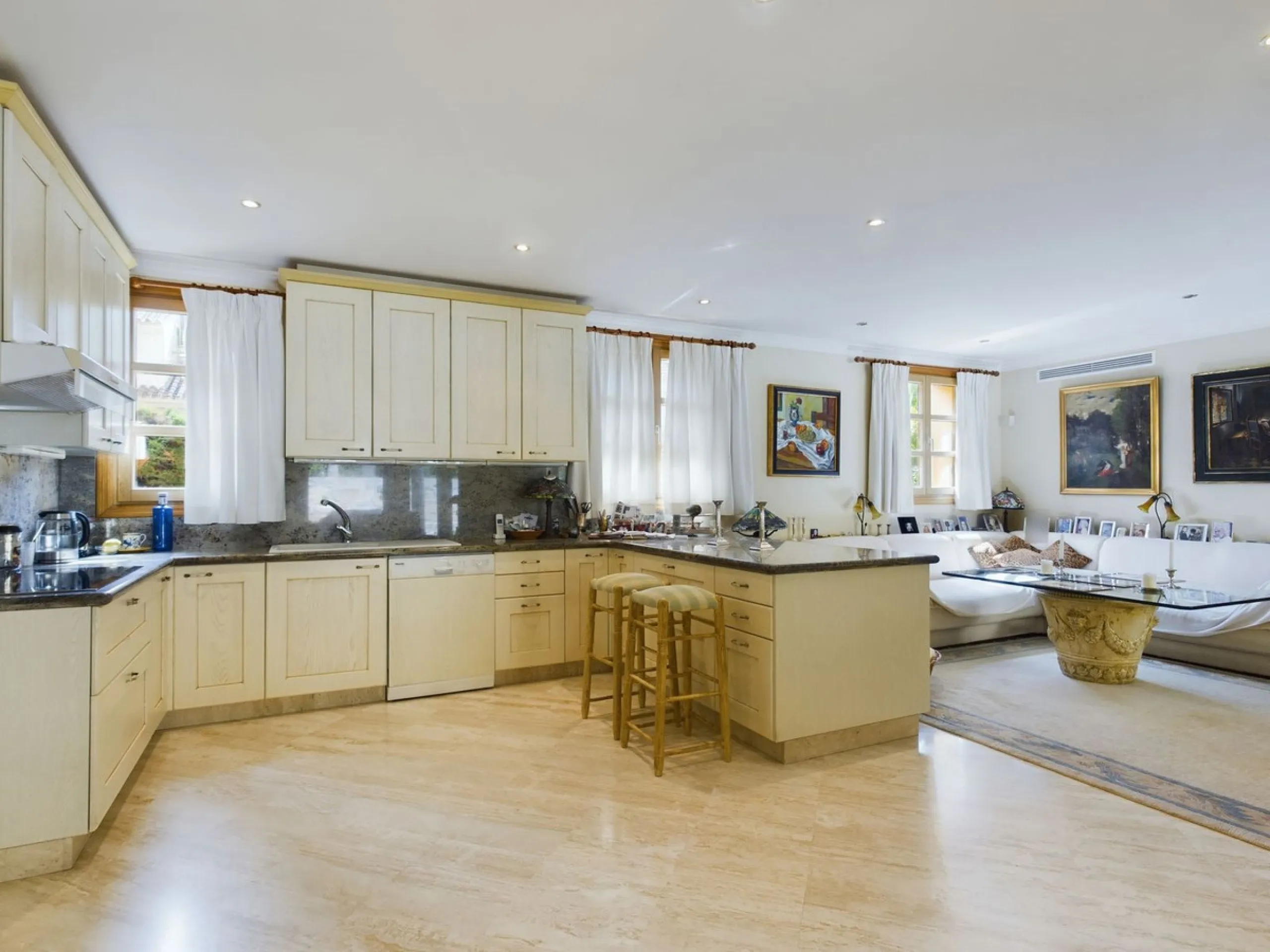 THIS STUNNING PROPERTY IS LOCATED IN THE HIGHLY SOUGHT AFTER ARE OF NUEVA ANDALUCIA.