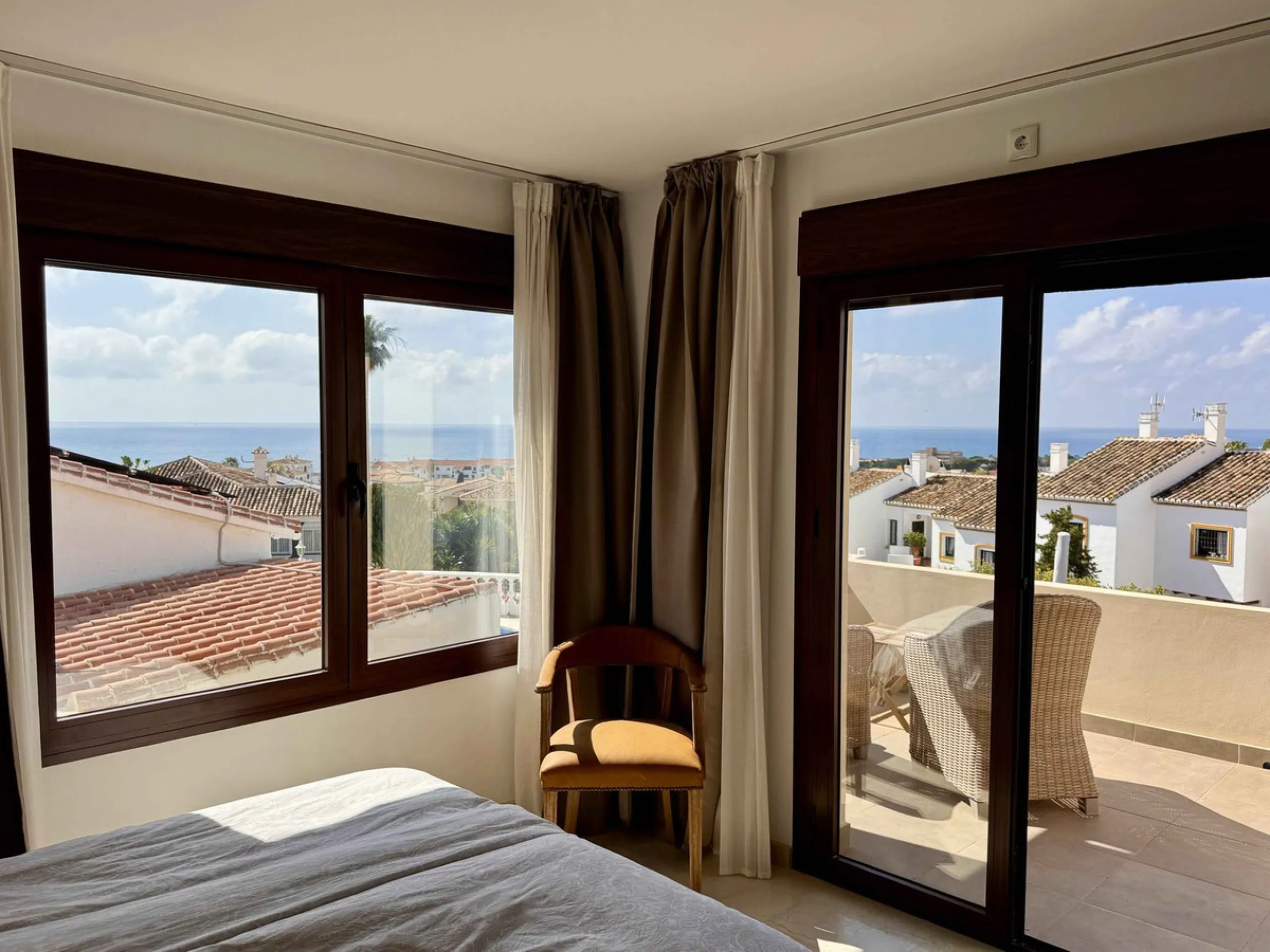 House - Detached Villa в продаже в Mijas, Málaga. В доме 5 спален и 5 ванных комнат. Площадь дома 299 м². Площадь участка 530 м²