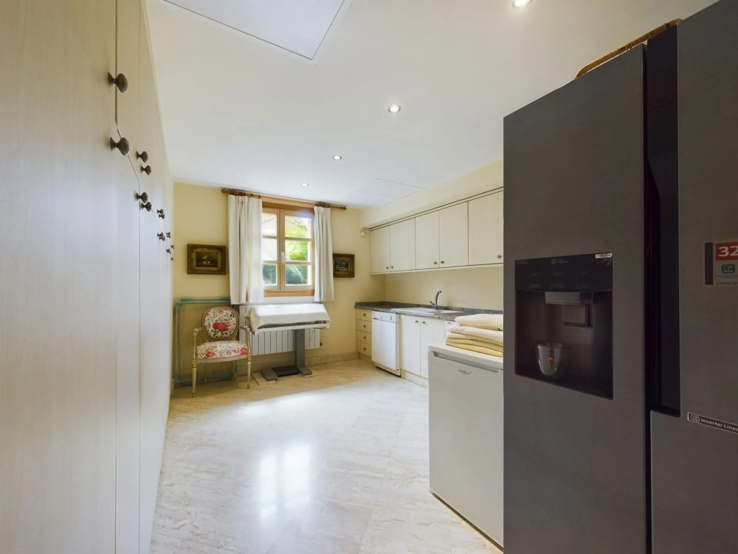 THIS STUNNING PROPERTY IS LOCATED IN THE HIGHLY SOUGHT AFTER ARE OF NUEVA ANDALUCIA.