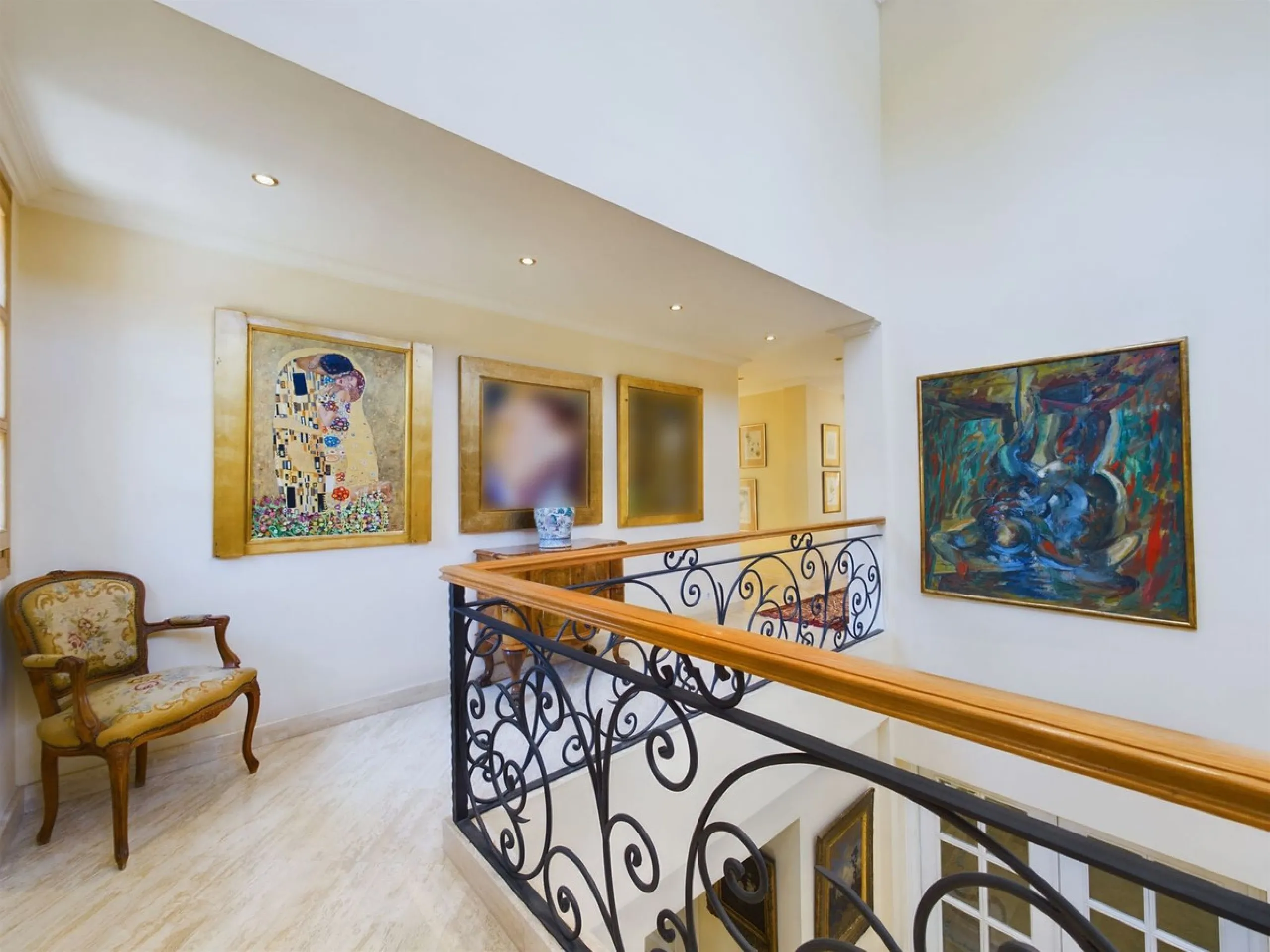 THIS STUNNING PROPERTY IS LOCATED IN THE HIGHLY SOUGHT AFTER ARE OF NUEVA ANDALUCIA.