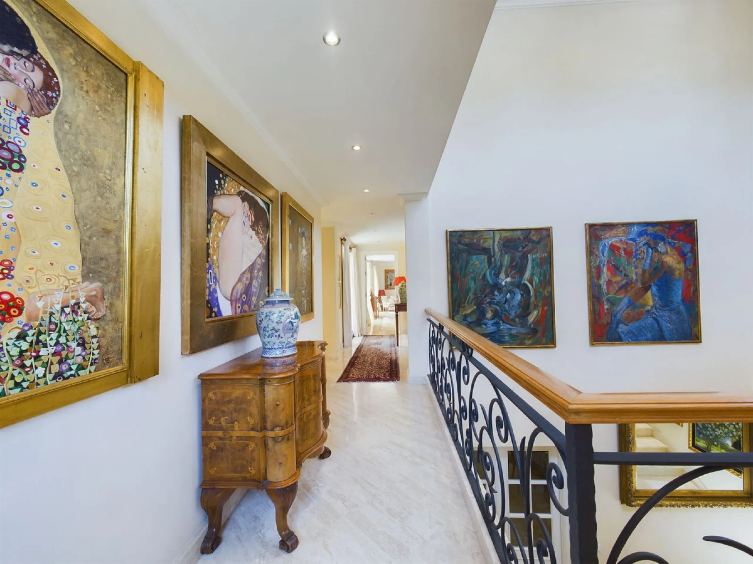 THIS STUNNING PROPERTY IS LOCATED IN THE HIGHLY SOUGHT AFTER ARE OF NUEVA ANDALUCIA.