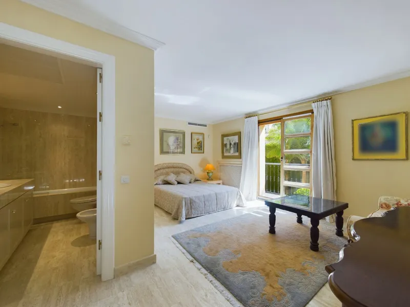 THIS STUNNING PROPERTY IS LOCATED IN THE HIGHLY SOUGHT AFTER ARE OF NUEVA ANDALUCIA.