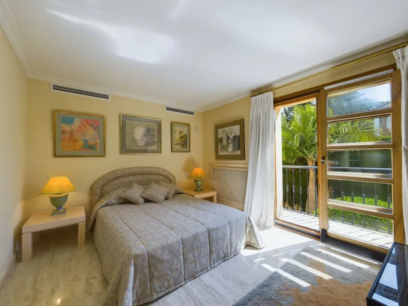 THIS STUNNING PROPERTY IS LOCATED IN THE HIGHLY SOUGHT AFTER ARE OF NUEVA ANDALUCIA.