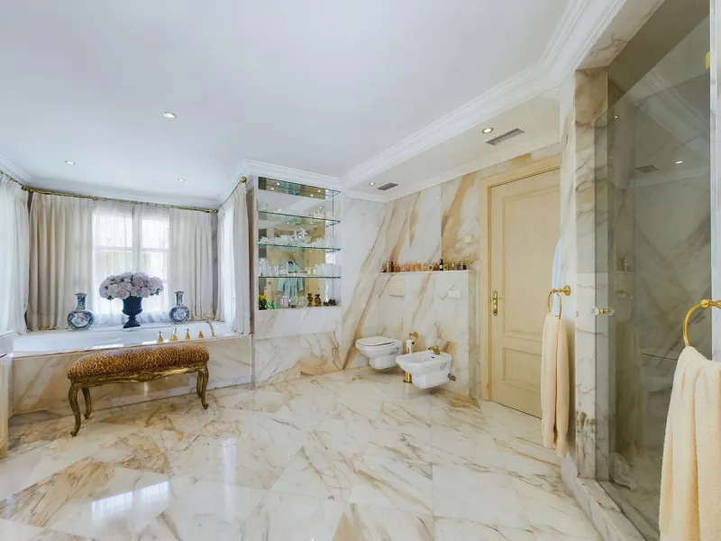 THIS STUNNING PROPERTY IS LOCATED IN THE HIGHLY SOUGHT AFTER ARE OF NUEVA ANDALUCIA.