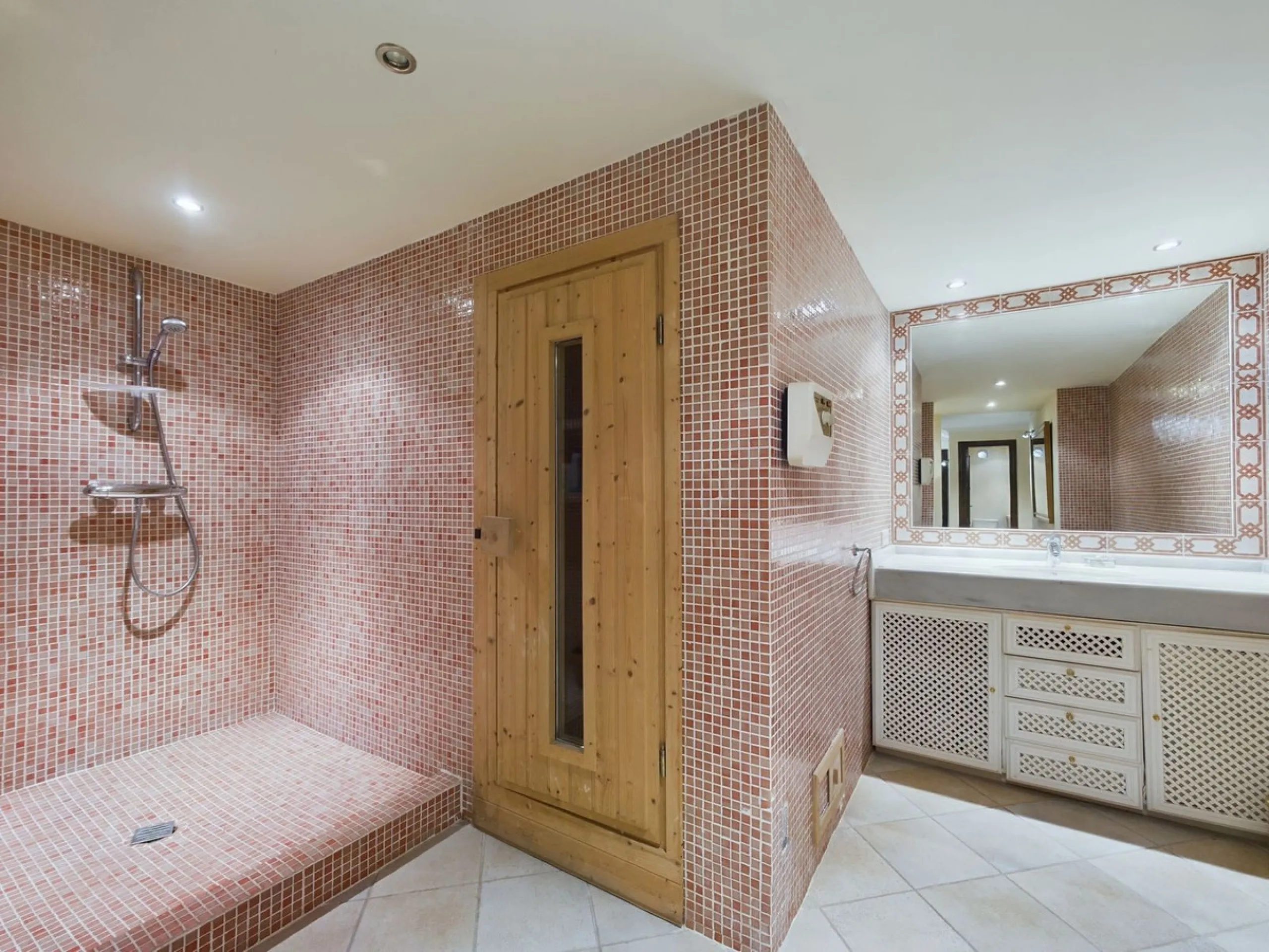 THIS STUNNING PROPERTY IS LOCATED IN THE HIGHLY SOUGHT AFTER ARE OF NUEVA ANDALUCIA.