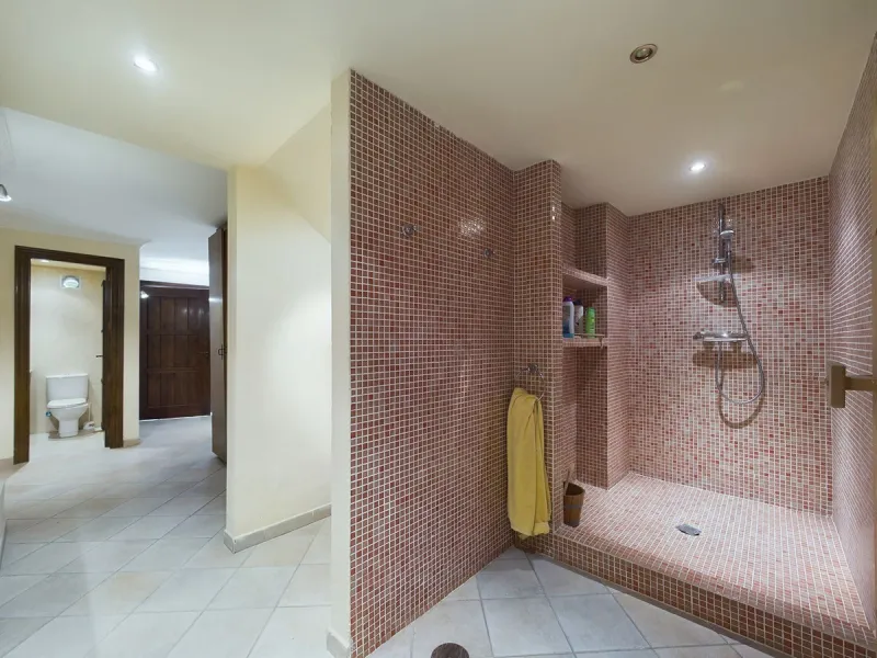 THIS STUNNING PROPERTY IS LOCATED IN THE HIGHLY SOUGHT AFTER ARE OF NUEVA ANDALUCIA.