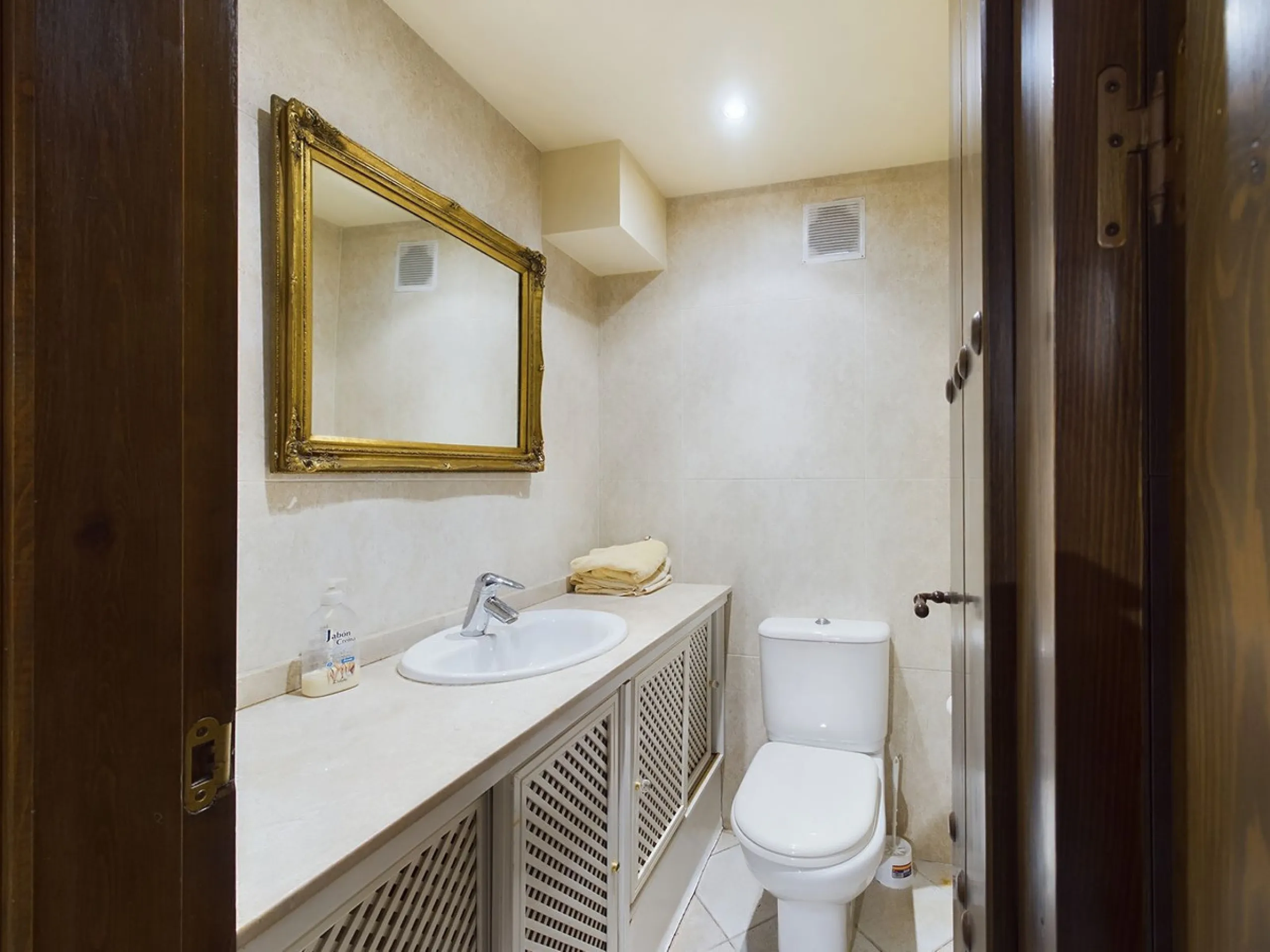 THIS STUNNING PROPERTY IS LOCATED IN THE HIGHLY SOUGHT AFTER ARE OF NUEVA ANDALUCIA.