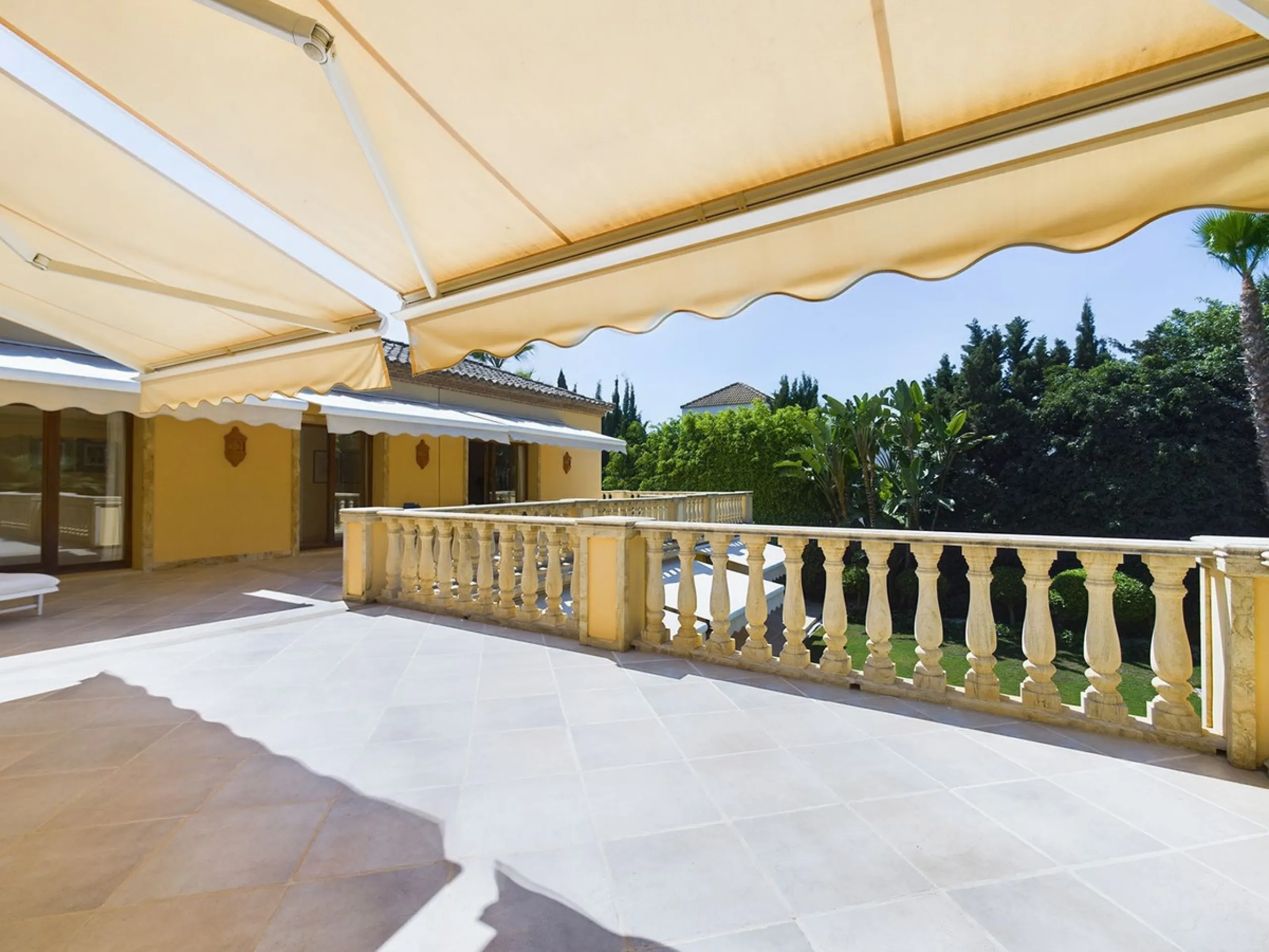 THIS STUNNING PROPERTY IS LOCATED IN THE HIGHLY SOUGHT AFTER ARE OF NUEVA ANDALUCIA.