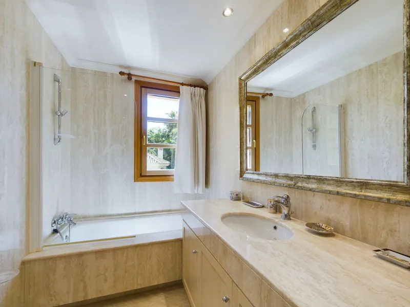 THIS STUNNING PROPERTY IS LOCATED IN THE HIGHLY SOUGHT AFTER ARE OF NUEVA ANDALUCIA.