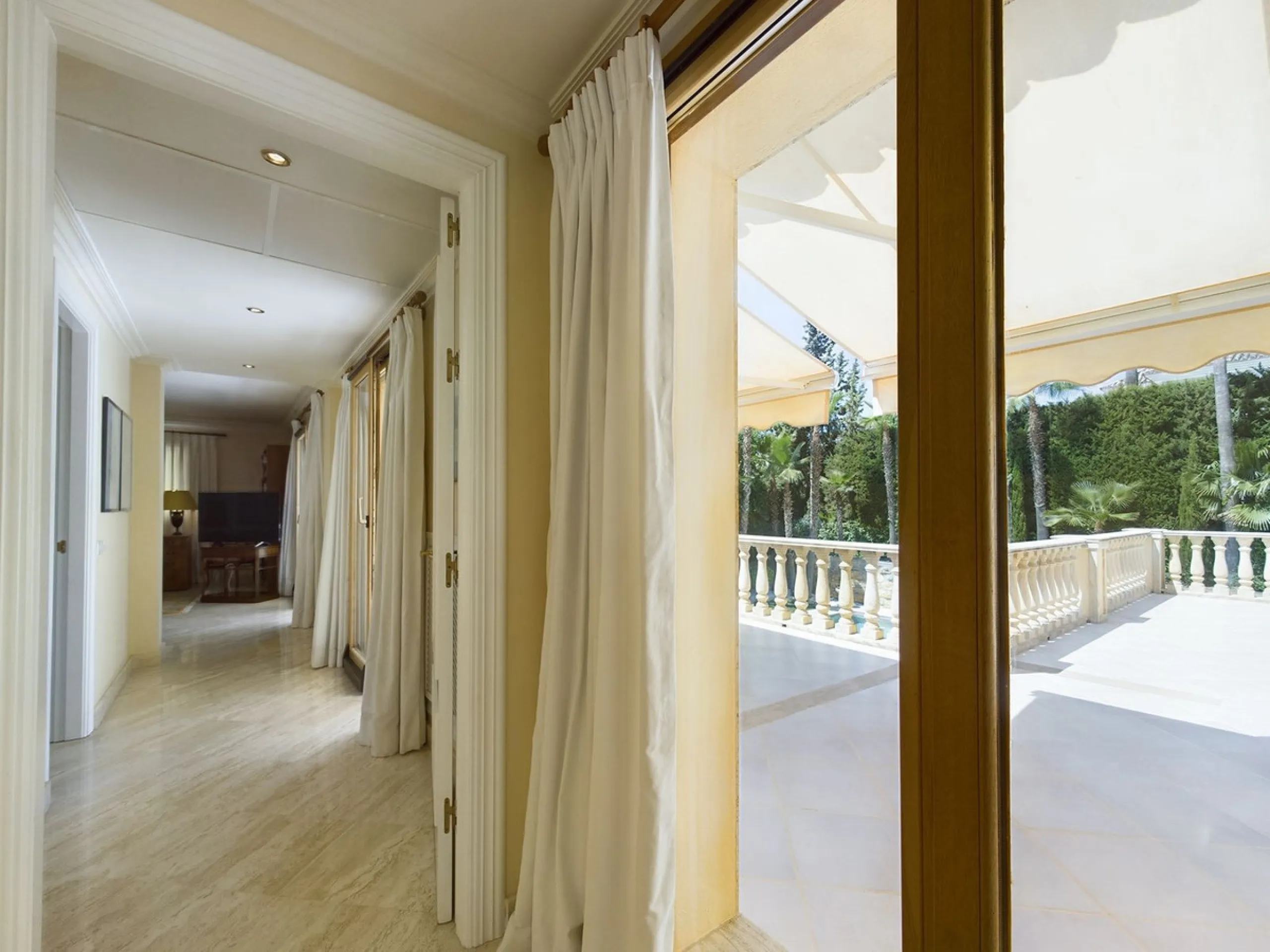 THIS STUNNING PROPERTY IS LOCATED IN THE HIGHLY SOUGHT AFTER ARE OF NUEVA ANDALUCIA.