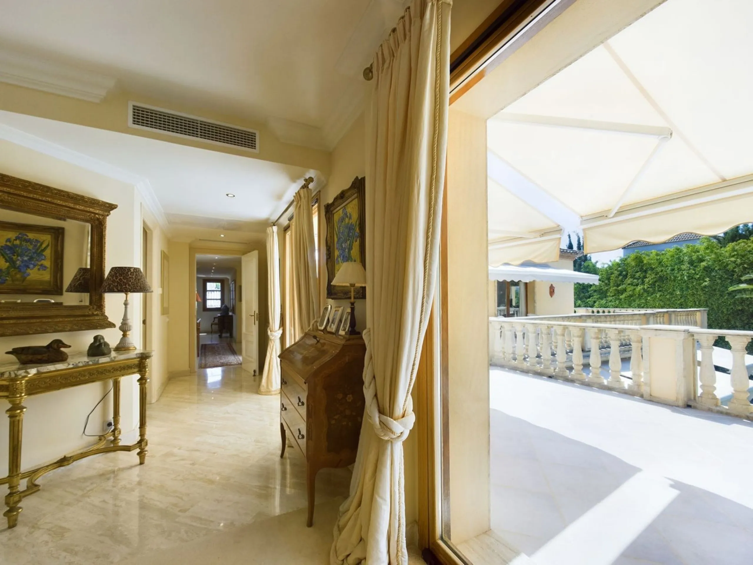 THIS STUNNING PROPERTY IS LOCATED IN THE HIGHLY SOUGHT AFTER ARE OF NUEVA ANDALUCIA.