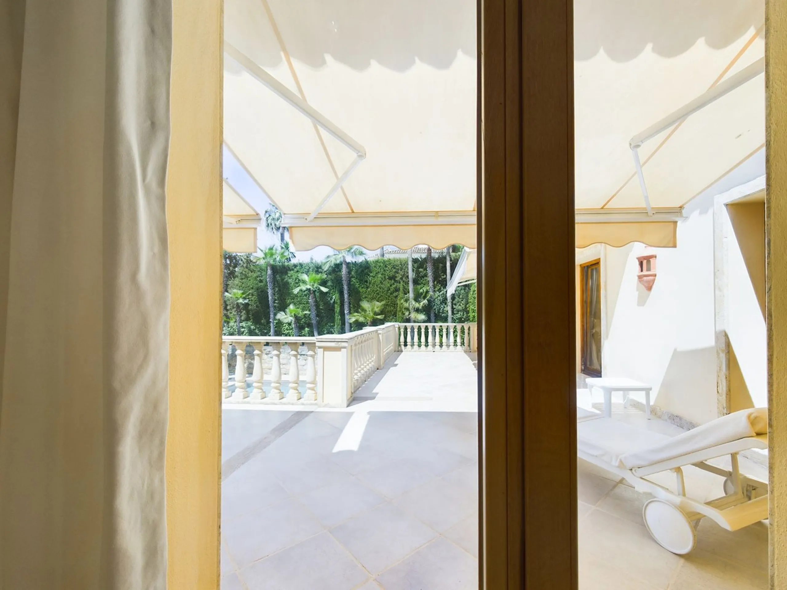 THIS STUNNING PROPERTY IS LOCATED IN THE HIGHLY SOUGHT AFTER ARE OF NUEVA ANDALUCIA.