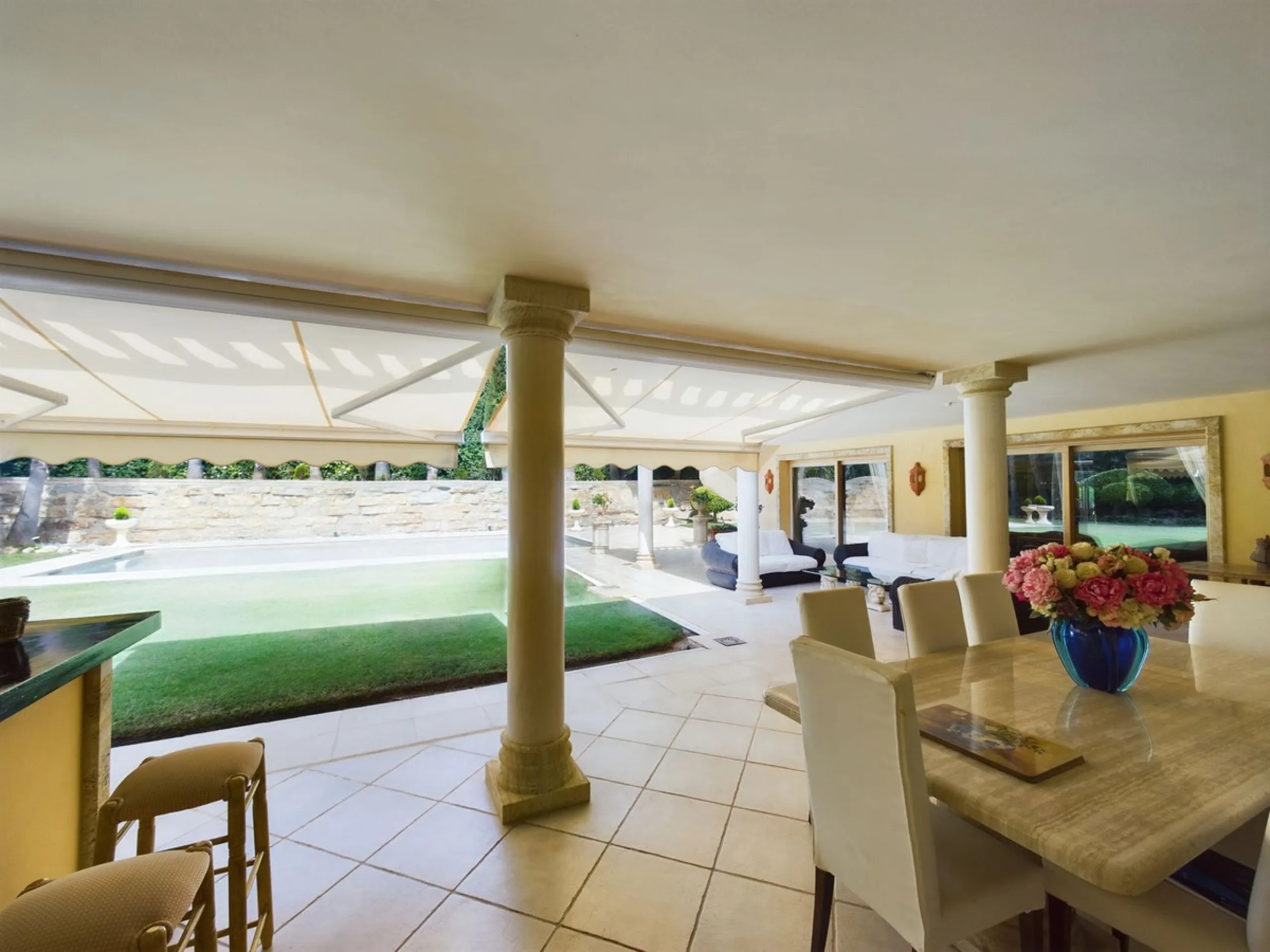 THIS STUNNING PROPERTY IS LOCATED IN THE HIGHLY SOUGHT AFTER ARE OF NUEVA ANDALUCIA.