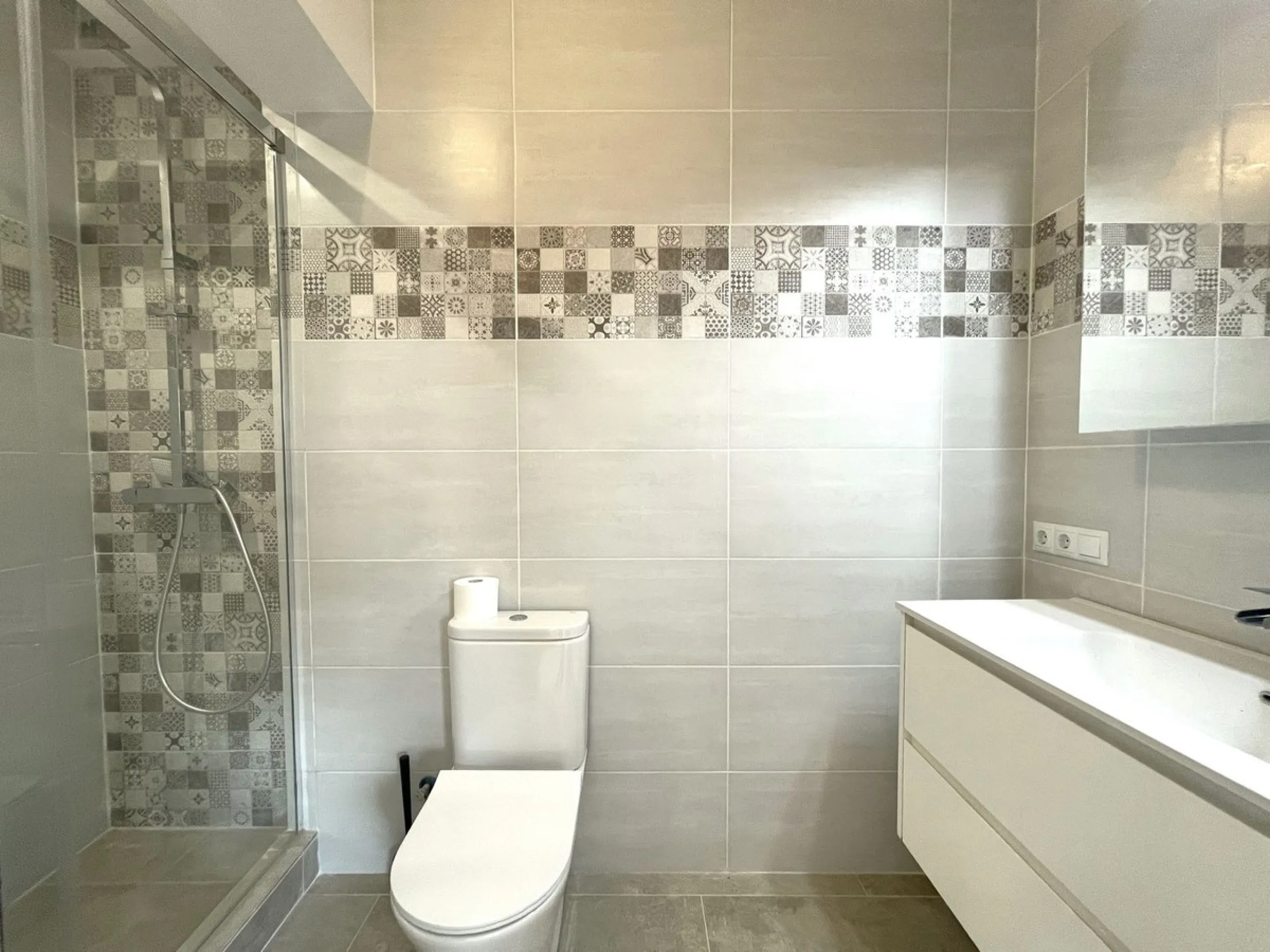 House - Detached Villa в продаже в Mijas, Málaga. В доме 5 спален и 5 ванных комнат. Площадь дома 299 м². Площадь участка 530 м²