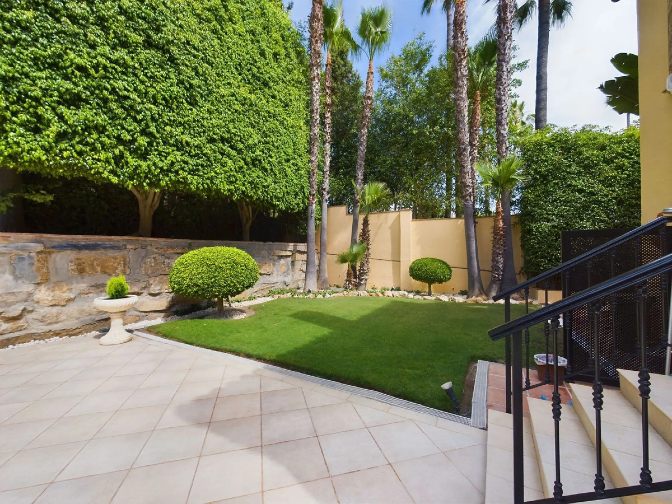 THIS STUNNING PROPERTY IS LOCATED IN THE HIGHLY SOUGHT AFTER ARE OF NUEVA ANDALUCIA.