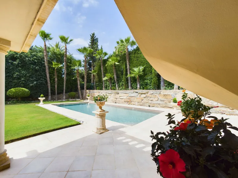 THIS STUNNING PROPERTY IS LOCATED IN THE HIGHLY SOUGHT AFTER ARE OF NUEVA ANDALUCIA.