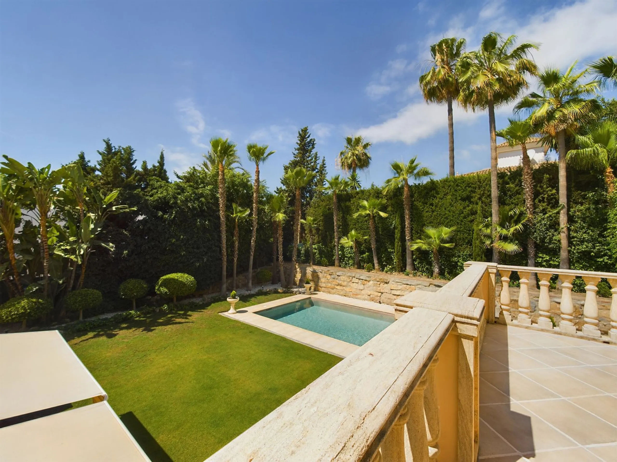THIS STUNNING PROPERTY IS LOCATED IN THE HIGHLY SOUGHT AFTER ARE OF NUEVA ANDALUCIA.