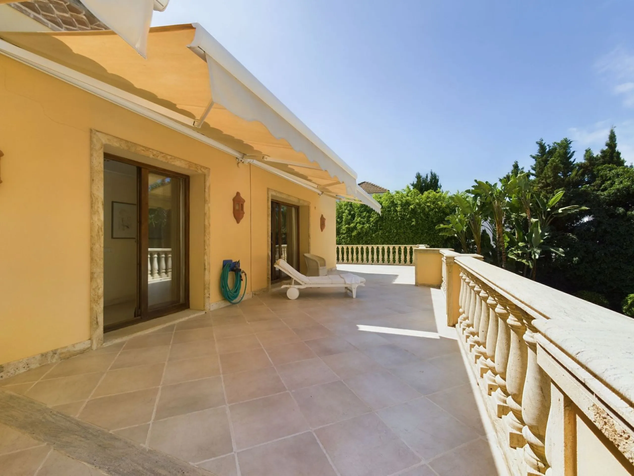 THIS STUNNING PROPERTY IS LOCATED IN THE HIGHLY SOUGHT AFTER ARE OF NUEVA ANDALUCIA.