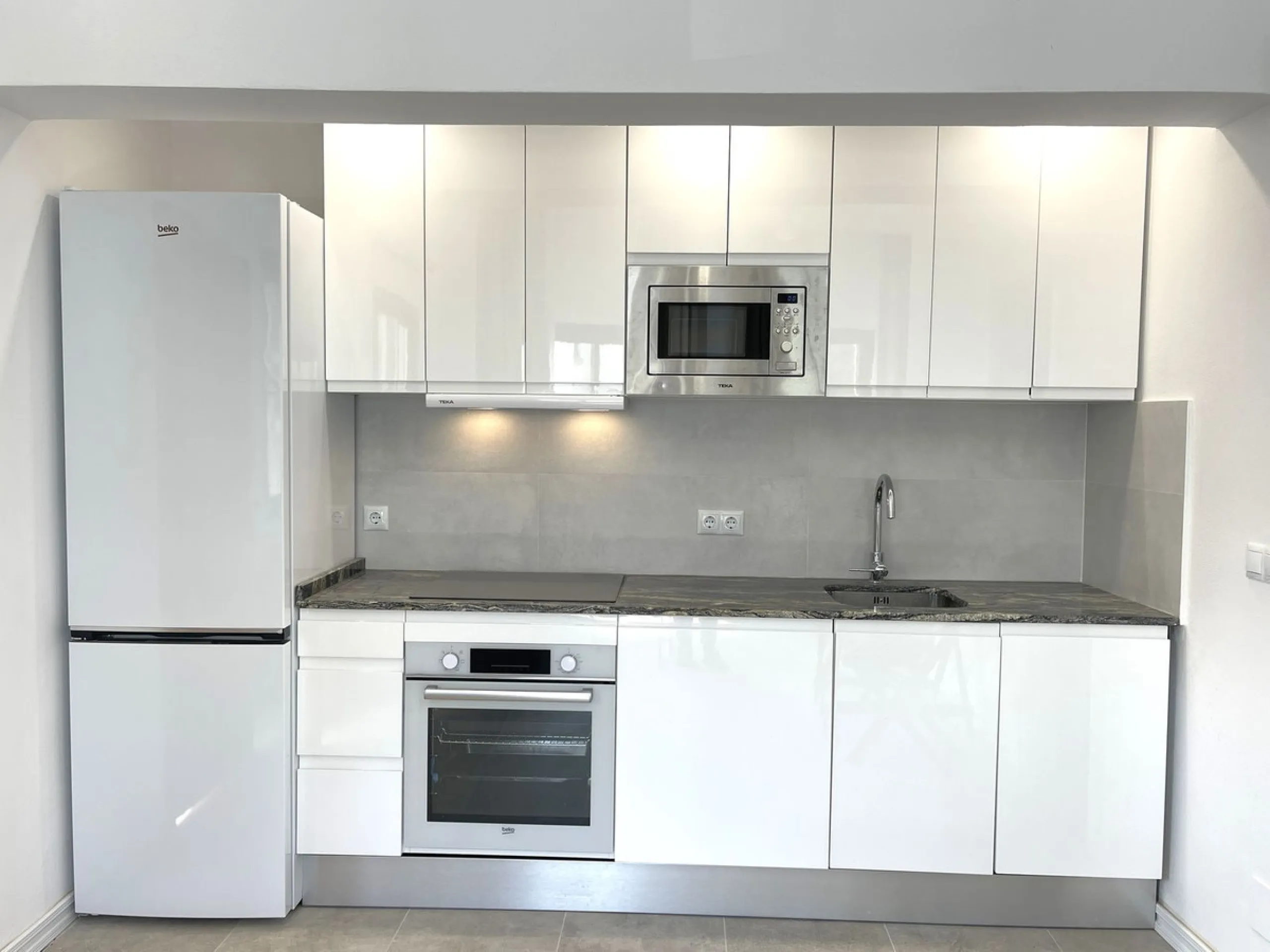 House - Detached Villa в продаже в Mijas, Málaga. В доме 5 спален и 5 ванных комнат. Площадь дома 299 м². Площадь участка 530 м²