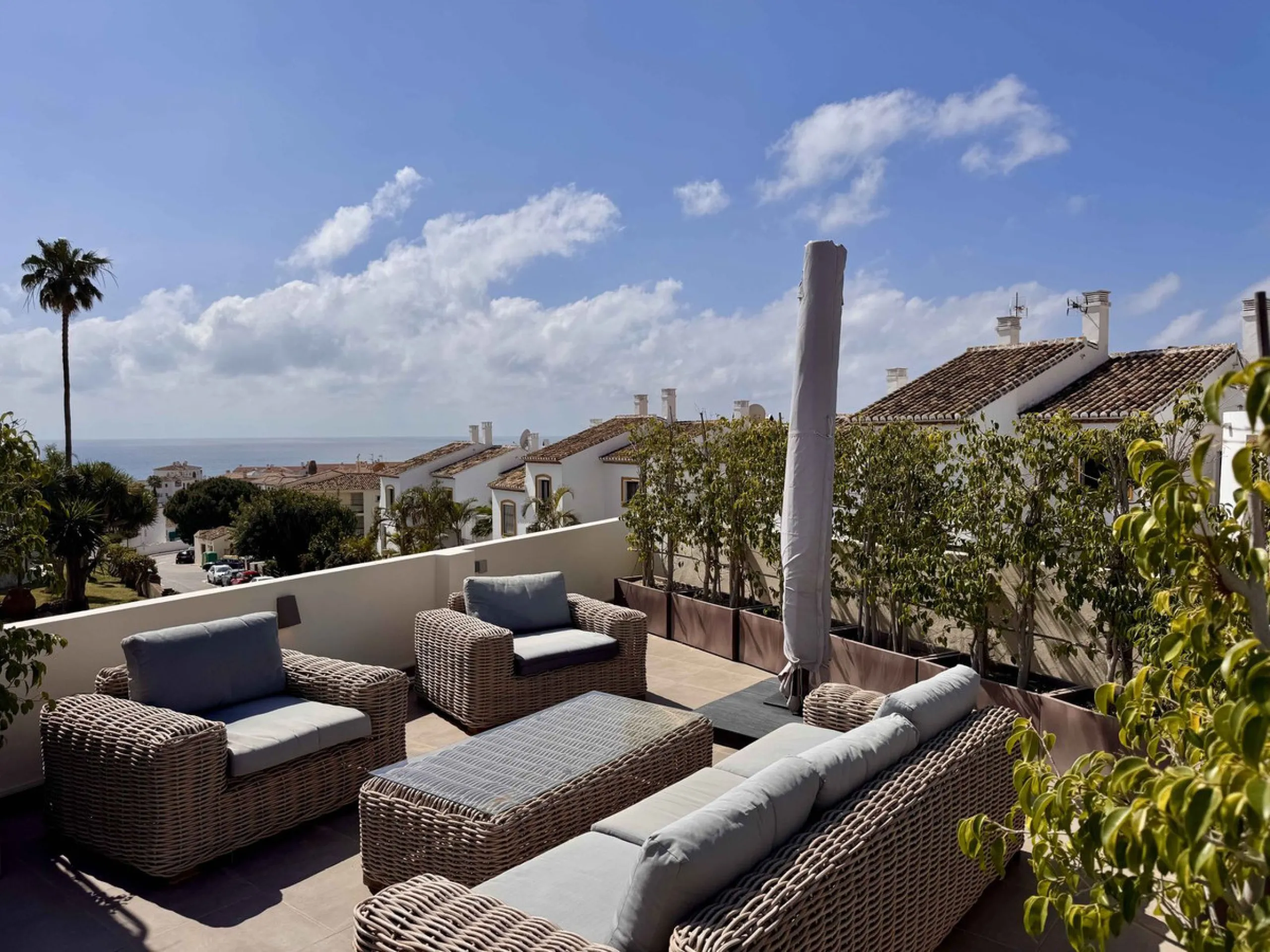 House - Detached Villa в продаже в Mijas, Málaga. В доме 5 спален и 5 ванных комнат. Площадь дома 299 м². Площадь участка 530 м²